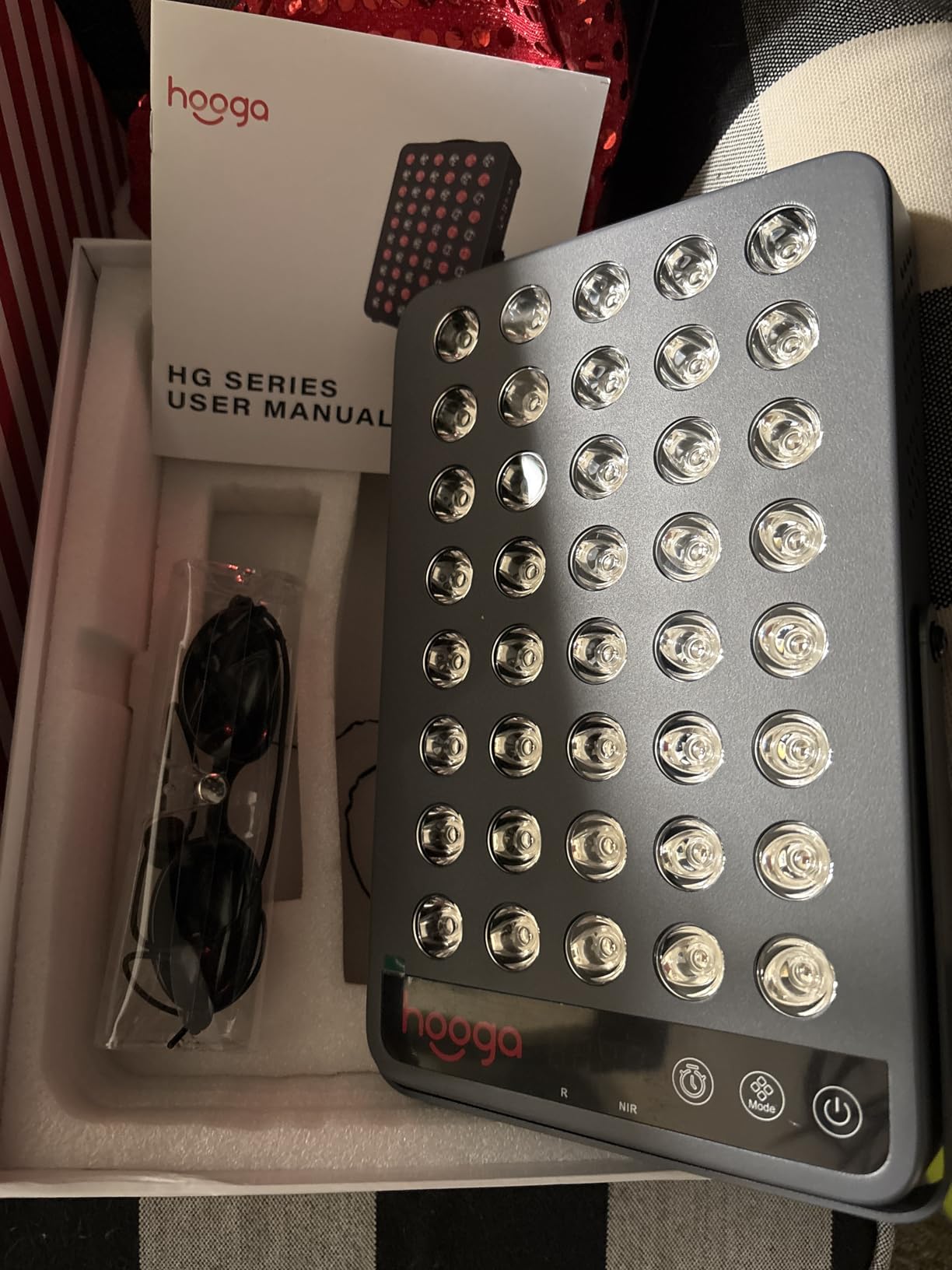 Hooga Red Light Therapy Panel Device – 660nm Red & 850nm Near Infrared Light Therapy, LED Light Therapy Lamp for Face & Body, 40 LEDs, Timer, Adjustable Stand – HG200 customer photo 1