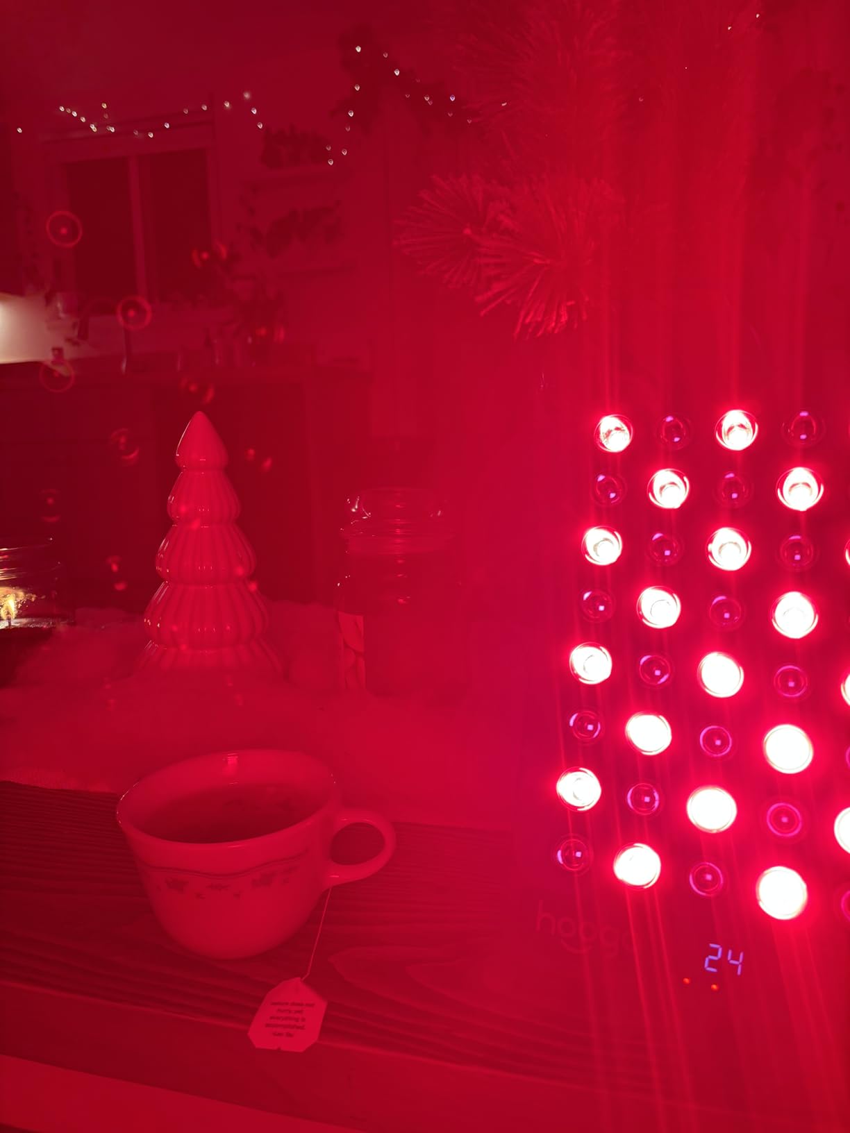 Hooga Red Light Therapy Panel Device – 660nm Red & 850nm Near Infrared Light Therapy, LED Light Therapy Lamp for Face & Body, 40 LEDs, Timer, Adjustable Stand – HG200 customer photo 2