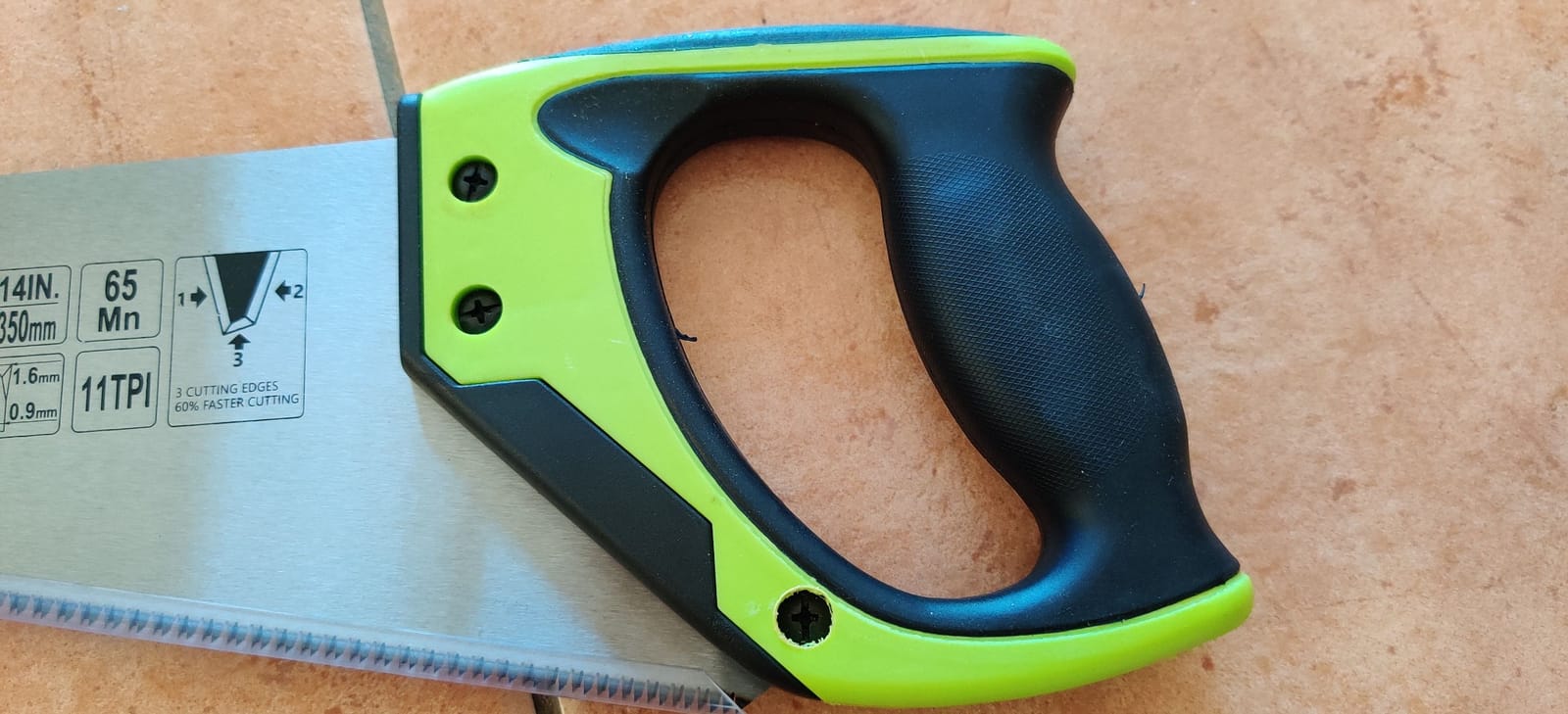 14 in. Pro Hand Saw, 11 TPI Fine-Cut Soft-Grip Hardpoint Handsaw Perfect for Sawing, Trimming, Gardening, Cutting Wood, Drywall, Plastic Pipes, Sharp Blade, Ergonomic Non-Slip Handle (green) customer photo 1