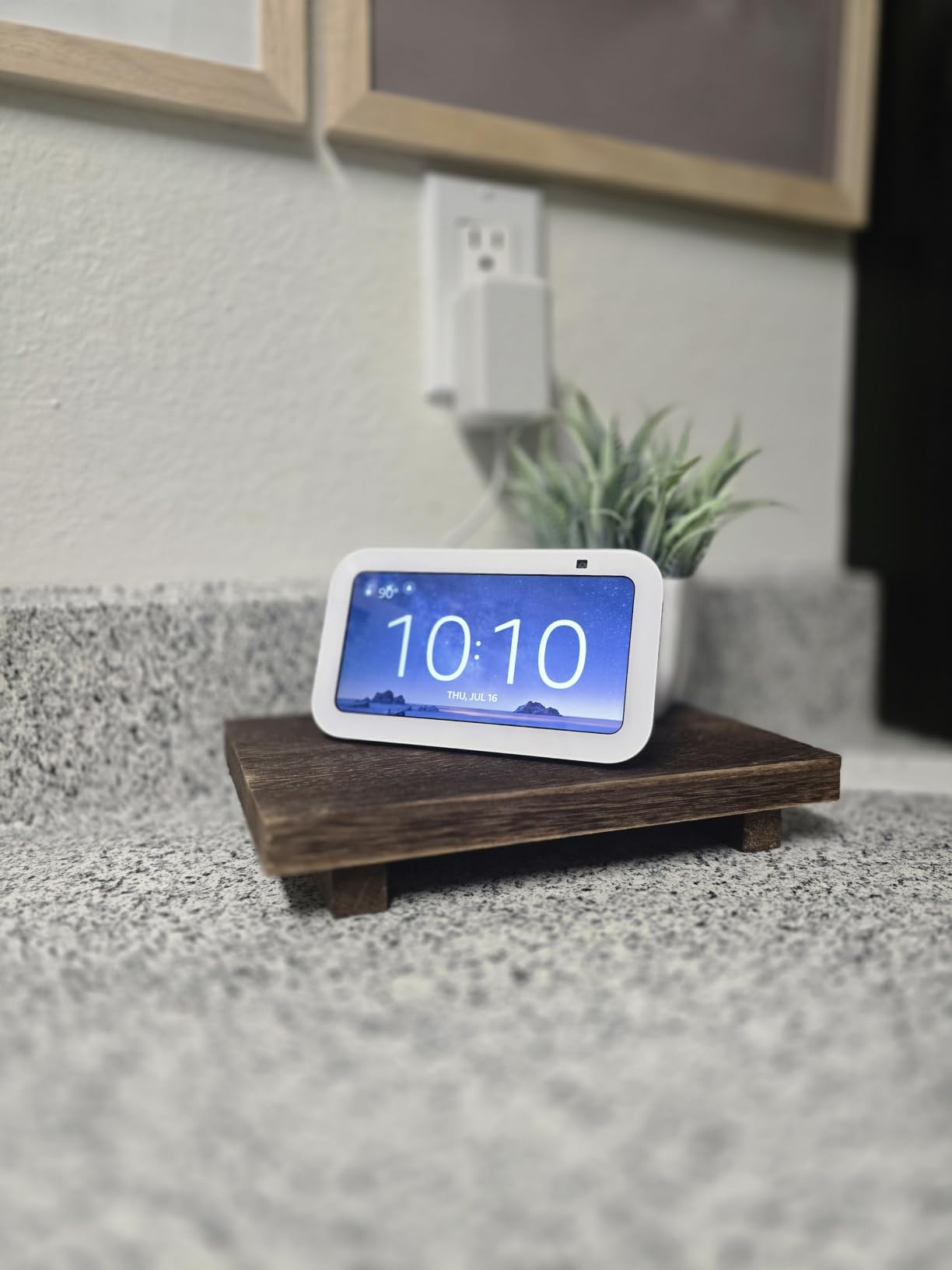 Amazon Echo Show 5 (newest model), Smart display, Designed for Alexa+, 2x the bass and clearer sound, Cloud Blue customer photo 1