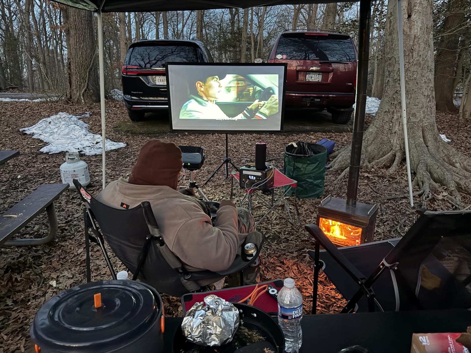 Projector Screen with Stand, 100 Inch Outdoor Projection Screen 16:9 and Tripod Stand, Portable Projector Screen, 1.2 Gain, Lightweight and Compact, Easy Setup, Idea for Home Cinema, Backyard Party. customer photo 2