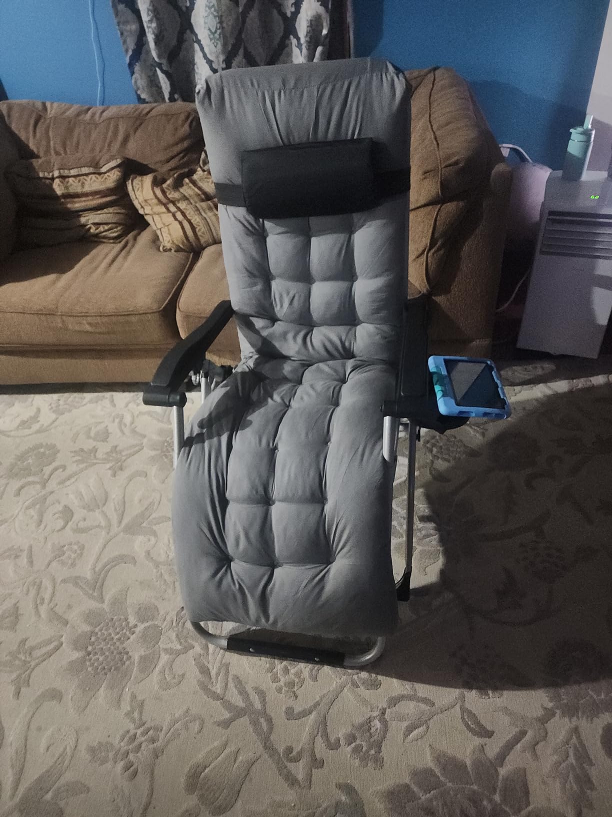 MOPHOTO Zero Gravity Chair, Outdoor Padded Lounge Chair with Side Table, Reclining Chair, Sturdy & Comfortable, Supports up to 440lbs customer photo 2