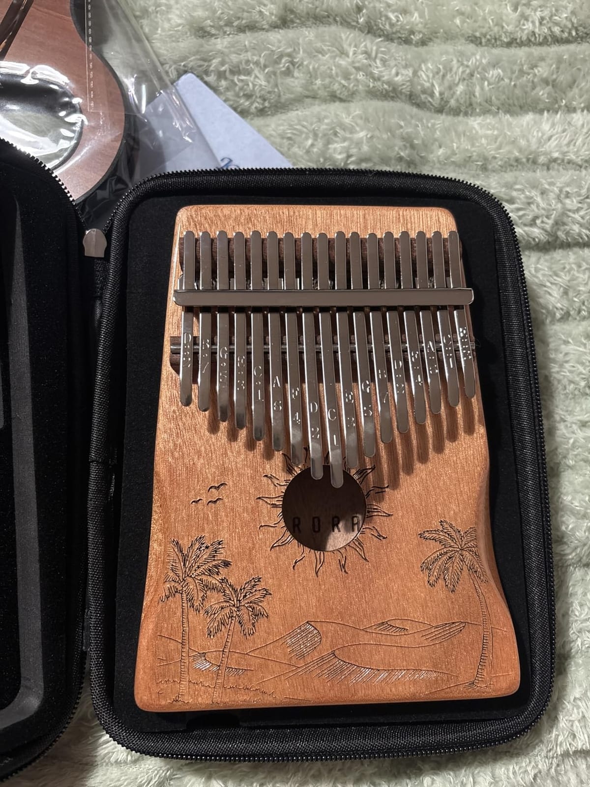 ORORA Kalimba 17 Keys Thumb Piano with 25-Song Songbook | Case & Stand customer photo 2