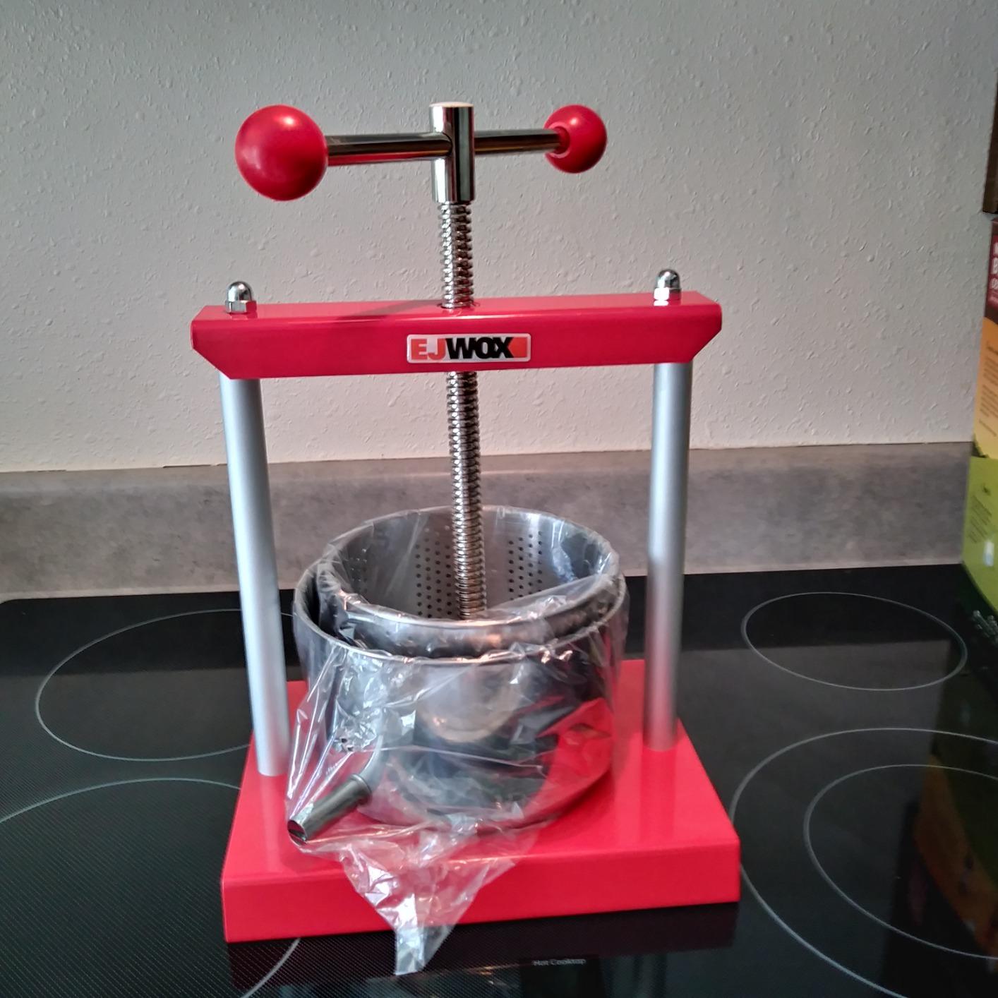 1.6 Gallon Manual Press - Professional Stainless Steel Fruit & Vegetable Juicer with Filter Bag - Large 6L Capacity Honey Extractor & Cheese Squeezer - Heavy Duty Hand Press for Plant Infusions customer photo 2