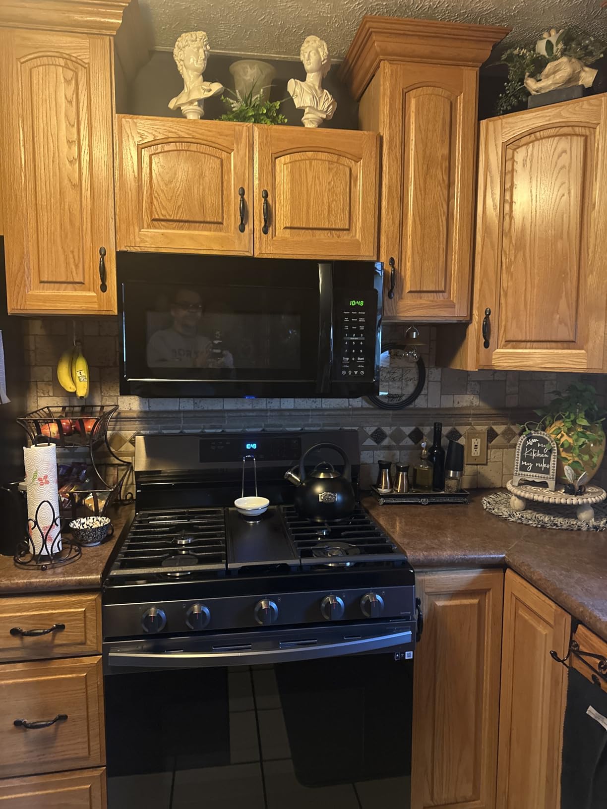 BLACK+DECKER Over the Range Microwave Oven, 1.9 Cu.Ft, 1000W, 400 CFM | One Touch Auto Cook, 10 Power Levels, 2-Speed Venting Fan, Cooktop LED Lighting, Over-the-Range customer photo 1