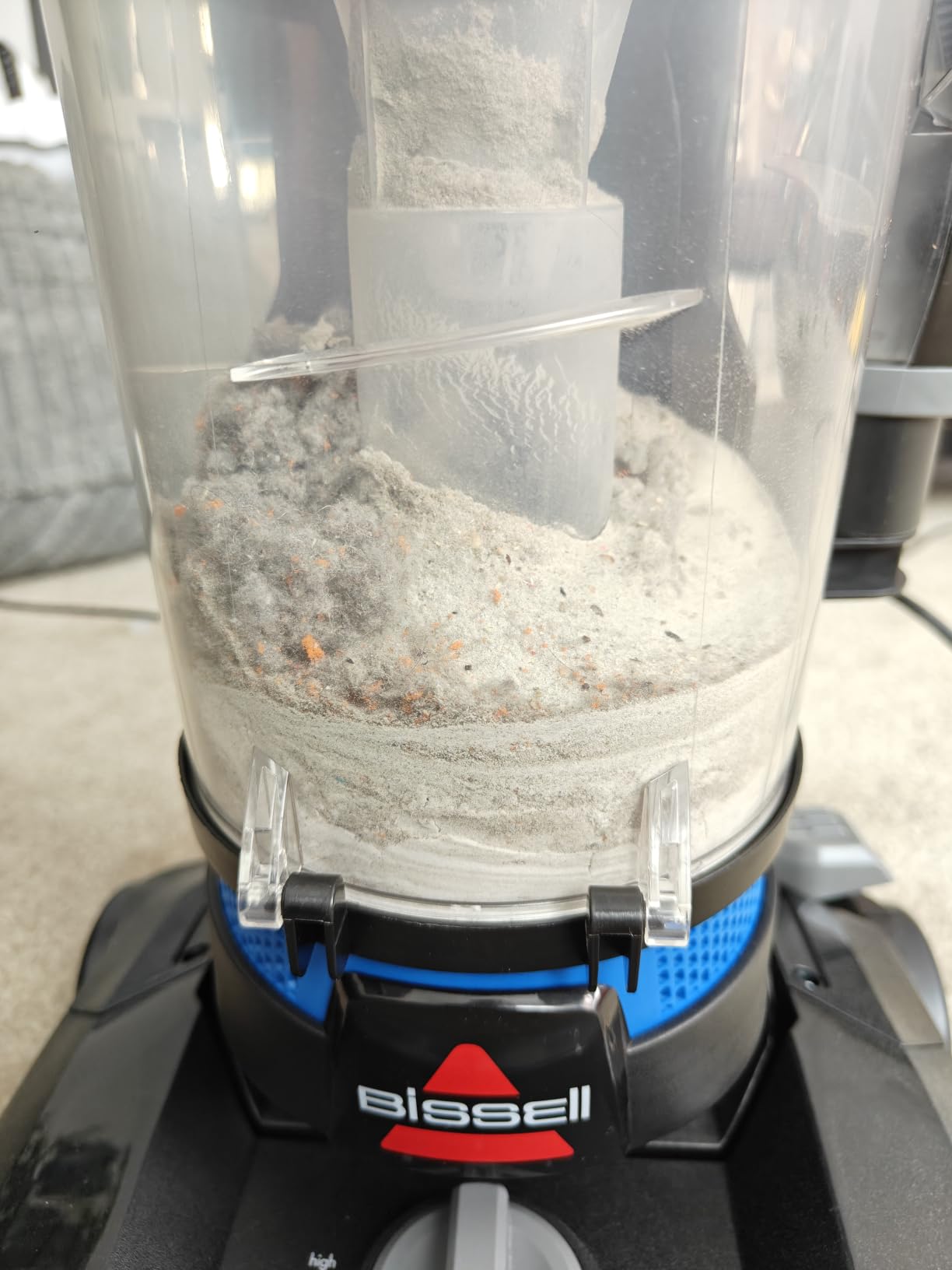 Bissell CleanView Upright Vacuum with Active Extension Wand, XL 2L Dirt Tank Capacity, OnePass Technology, Model 3536 customer photo 1