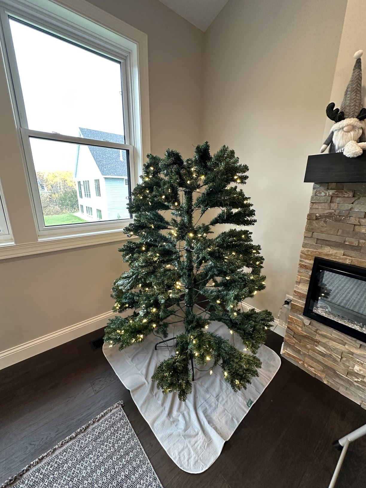 Hykolity 7.5 ft Prelit Christmas Tree with 1,450 Branch Tips, 450 Warm White Led Lights, Hinged Design and Sturdy Metal Stand customer photo 2