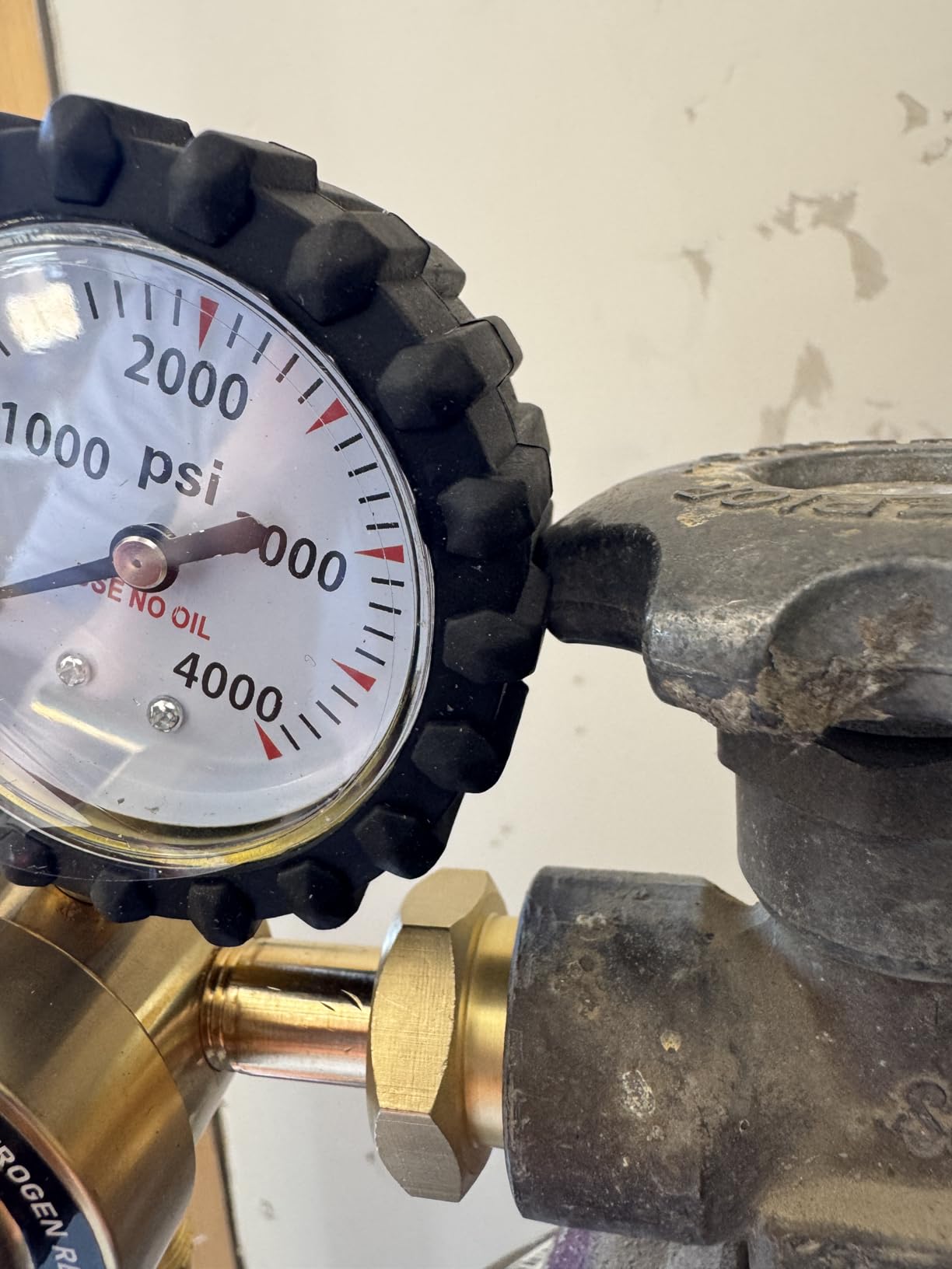 RX WELD Nitrogen Regulator, 0-800 PSI, CGA580 Inlet, 1/4