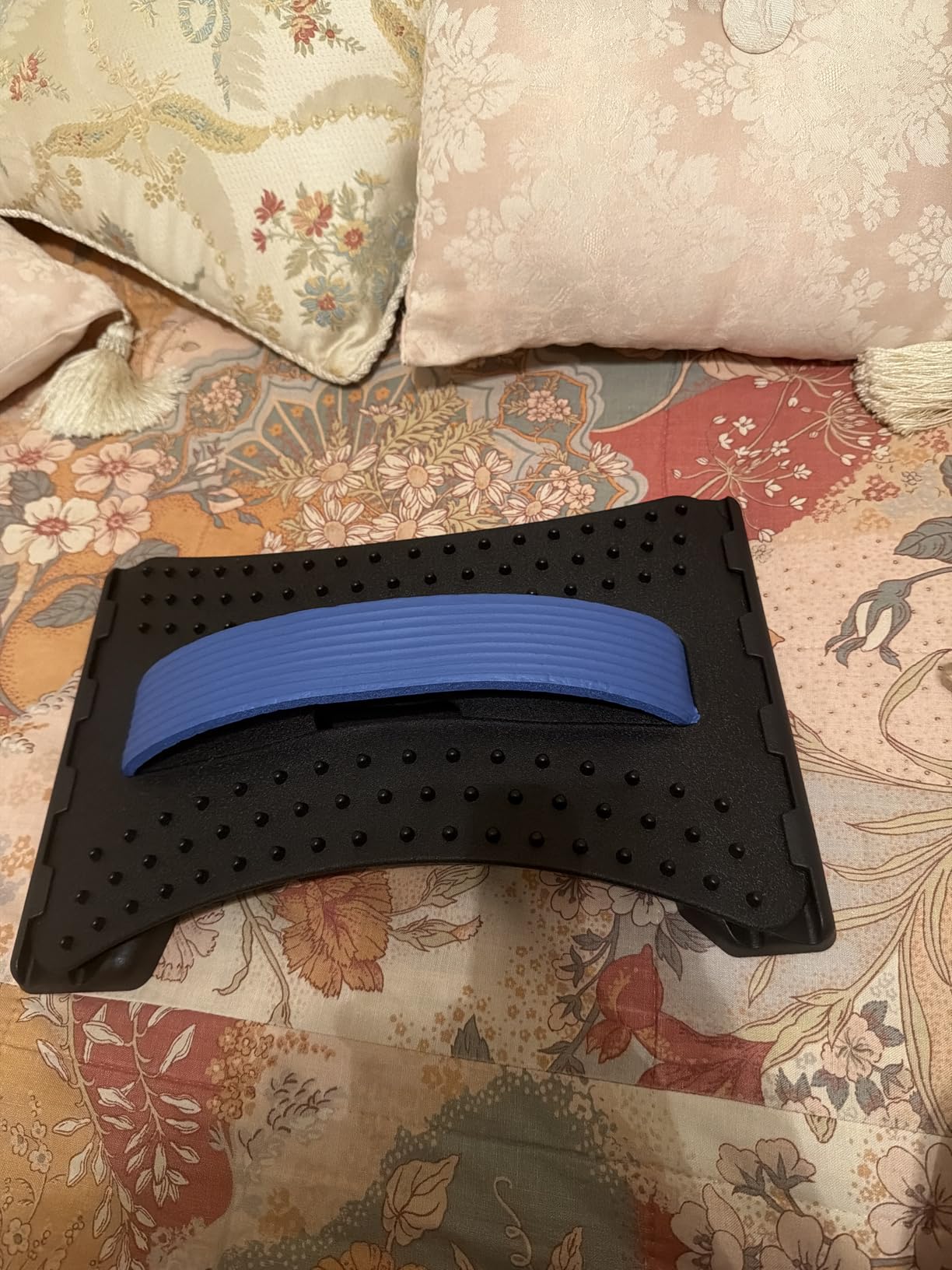 MINOLL Back Stretcher for Lower Back Pain Relief, Multiple Level Adjustable Arch Lumbar Back Cracker Board, Back Cracking Device, Back Massager for Scoliosis, Spine Decompression Support customer photo 1