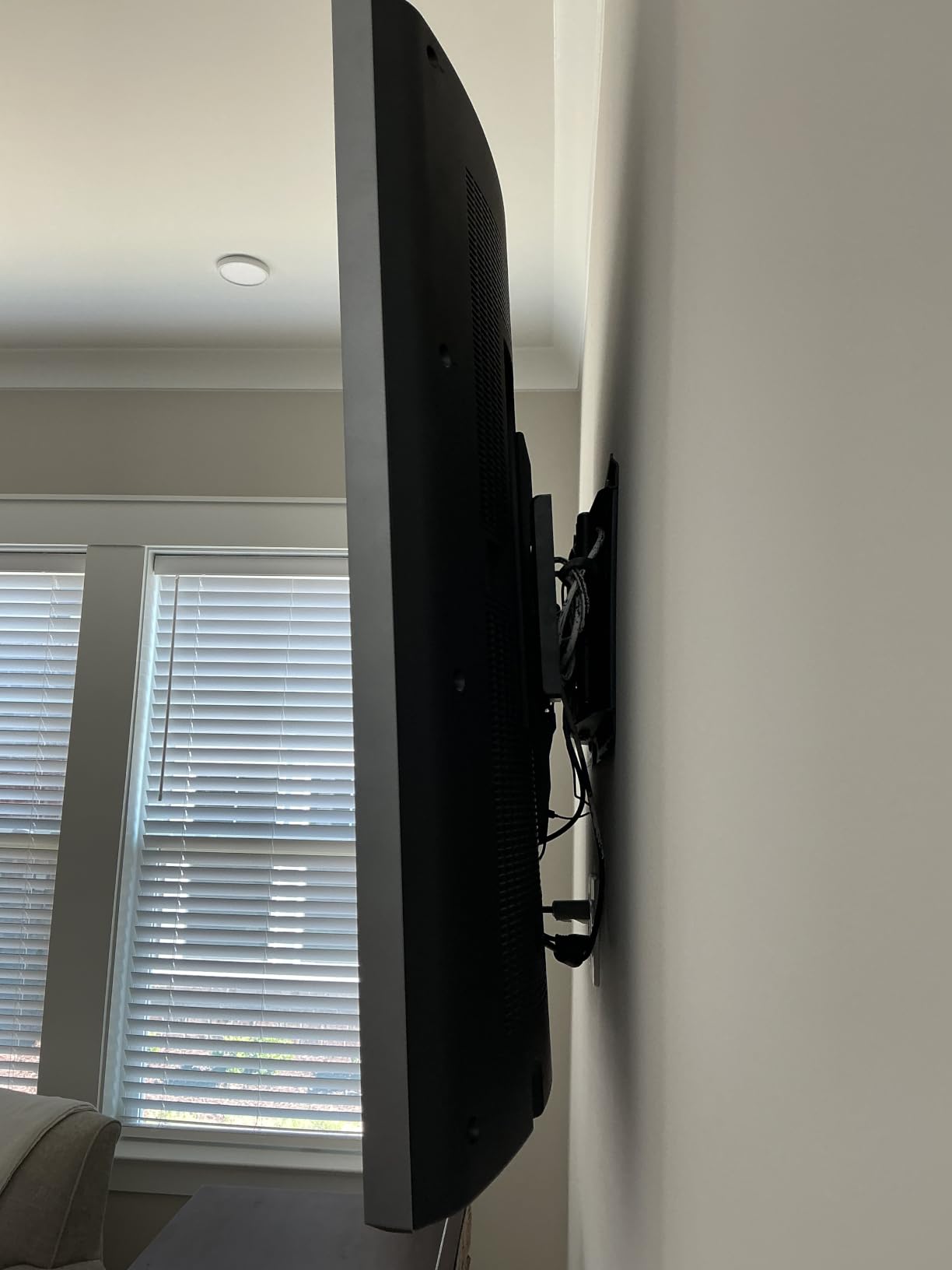 Perlegear UL Listed Full Motion TV Wall Mount for 42-90