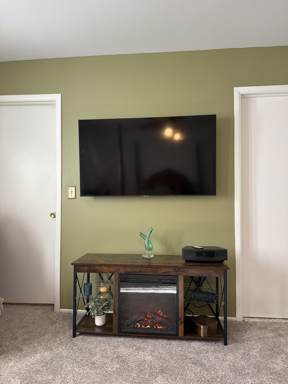 HOOBRO Fireplace TV Stand with Charging Station and LED Lights, TV Stand with Fireplace for TVs up to 55