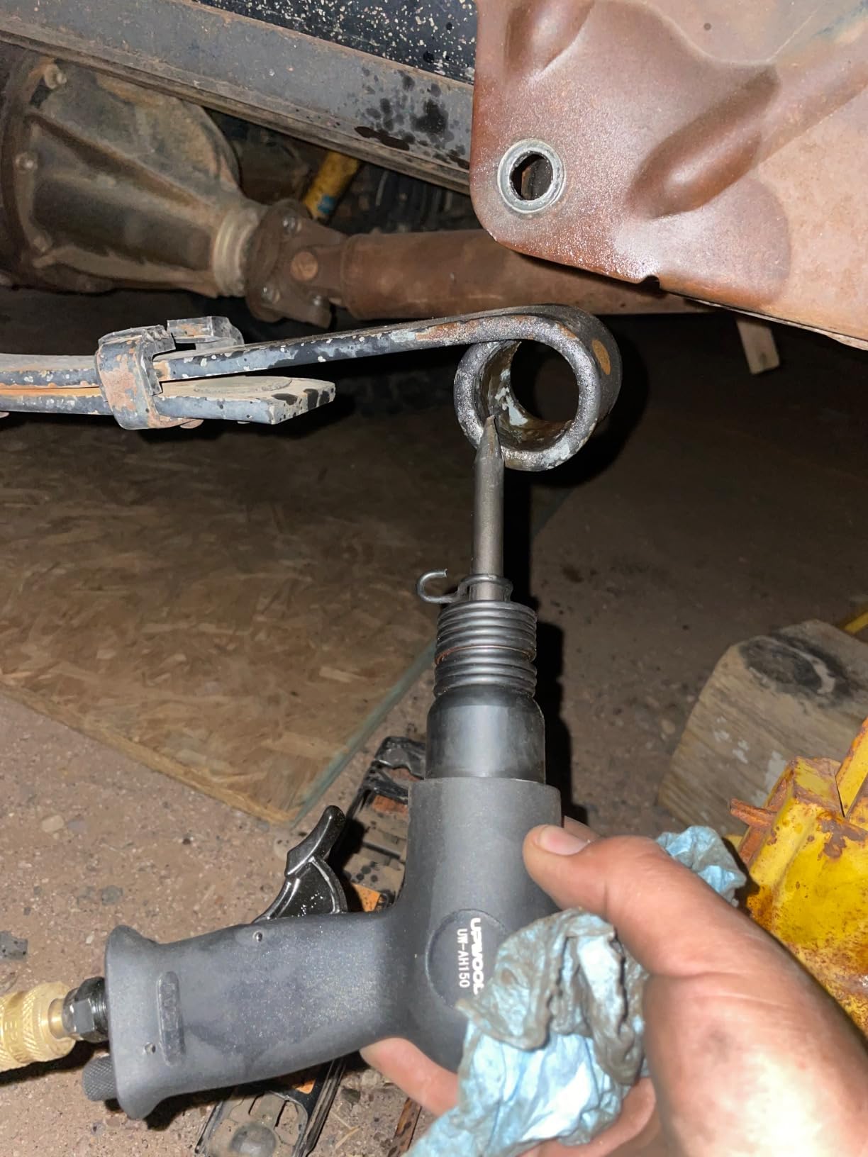 UW-AH150 Short Barrel Air Hammer Kit with Quick Change Retainer and 4 Chisels, 1-5/8 Inch Stroke, 4500 BPM, Light weight customer photo 1