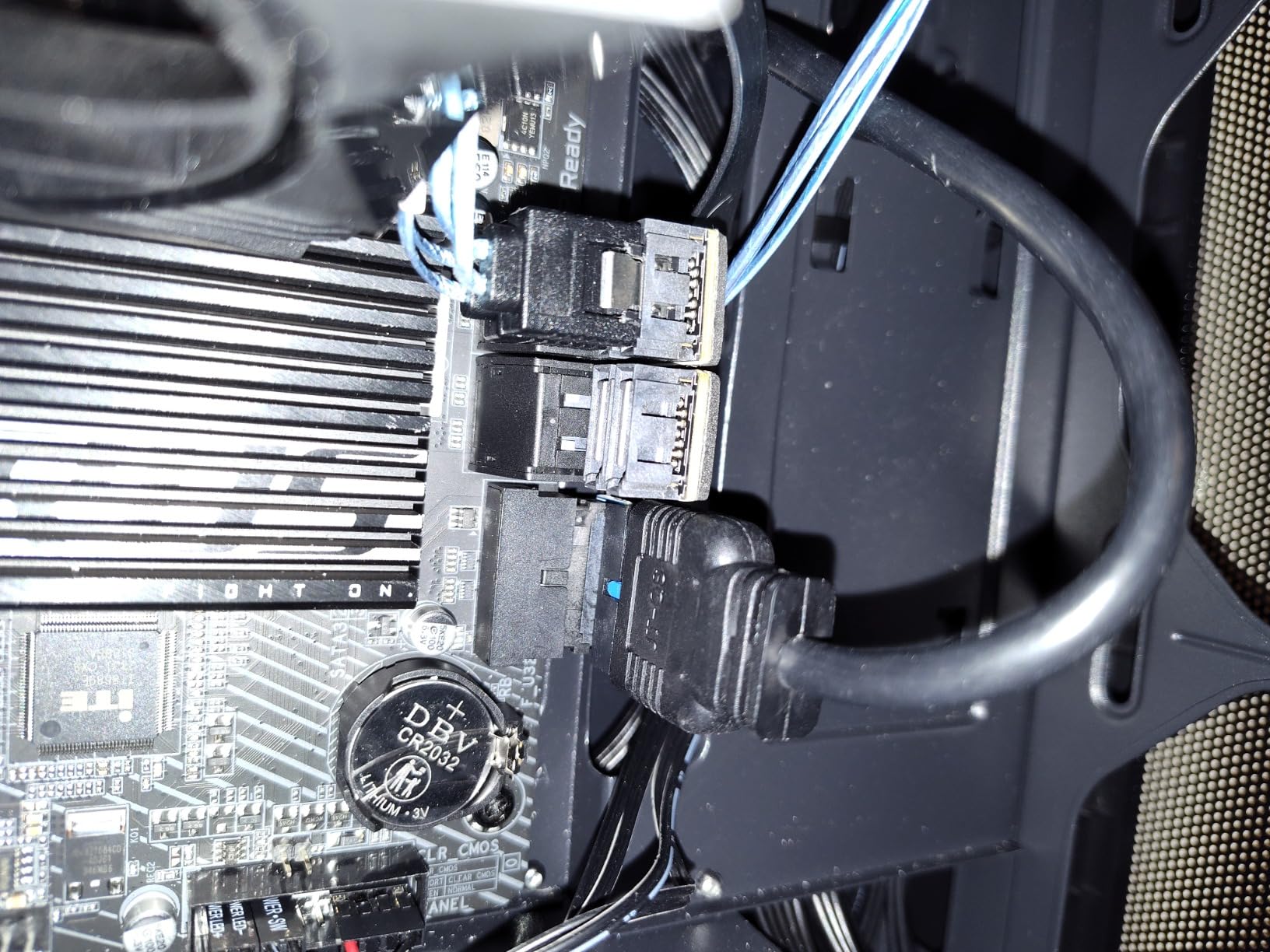 GIGABYTE B650 AORUS Elite AX AMD AM5 ATX Motherboard, Support Ryzen 9000/8000/7000 Series, DDR5, 14+2+1 Power Phase, PCIe 5.0 M.2, USB-C 3.2 Gen 2, WIFI6E, 2.5GbE, EZ-Latch, Q-Flash, RGB Fusion customer photo 2