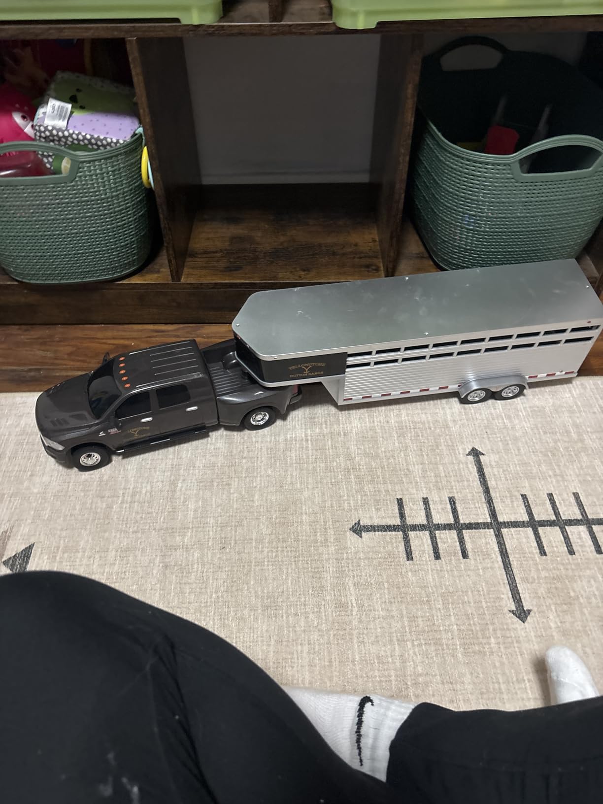 AMT Adult Collectibles - Yellowstone Dutton Ranch Trailer with Gooseneck Trailer Hitch for Farm Toys - Collectibles - Working Rear and Side Doors 1:20 Scale customer photo 1