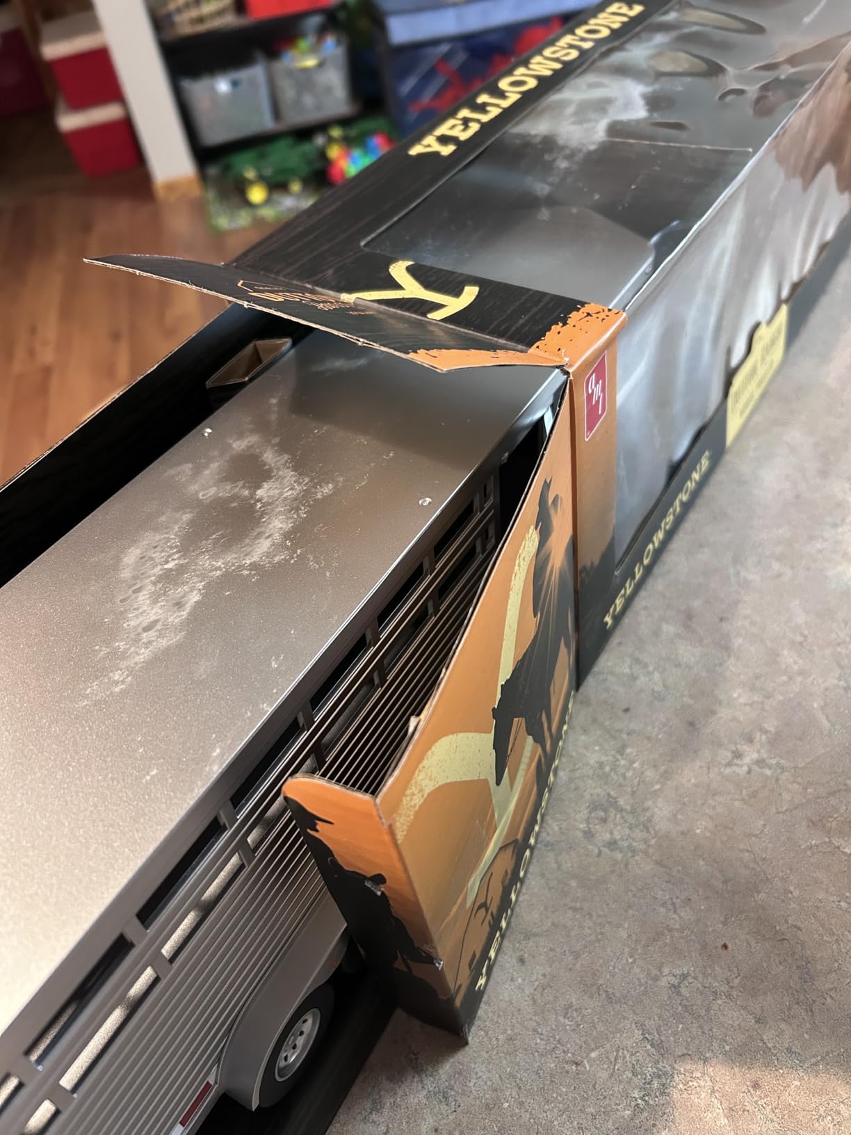 AMT Adult Collectibles - Yellowstone Dutton Ranch Trailer with Gooseneck Trailer Hitch for Farm Toys - Collectibles - Working Rear and Side Doors 1:20 Scale customer photo 2