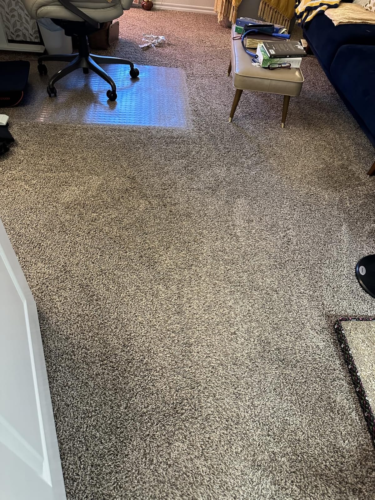 Amazon Basics Upright Bagless Vacuum Cleaner for Carpet and Hard Floors, Washable Filter, Crevice and Upholstery Tools, Detachable Handle, Lightweight, 1.7L Dust Cup, 25ft Cord, Black/White customer photo 2