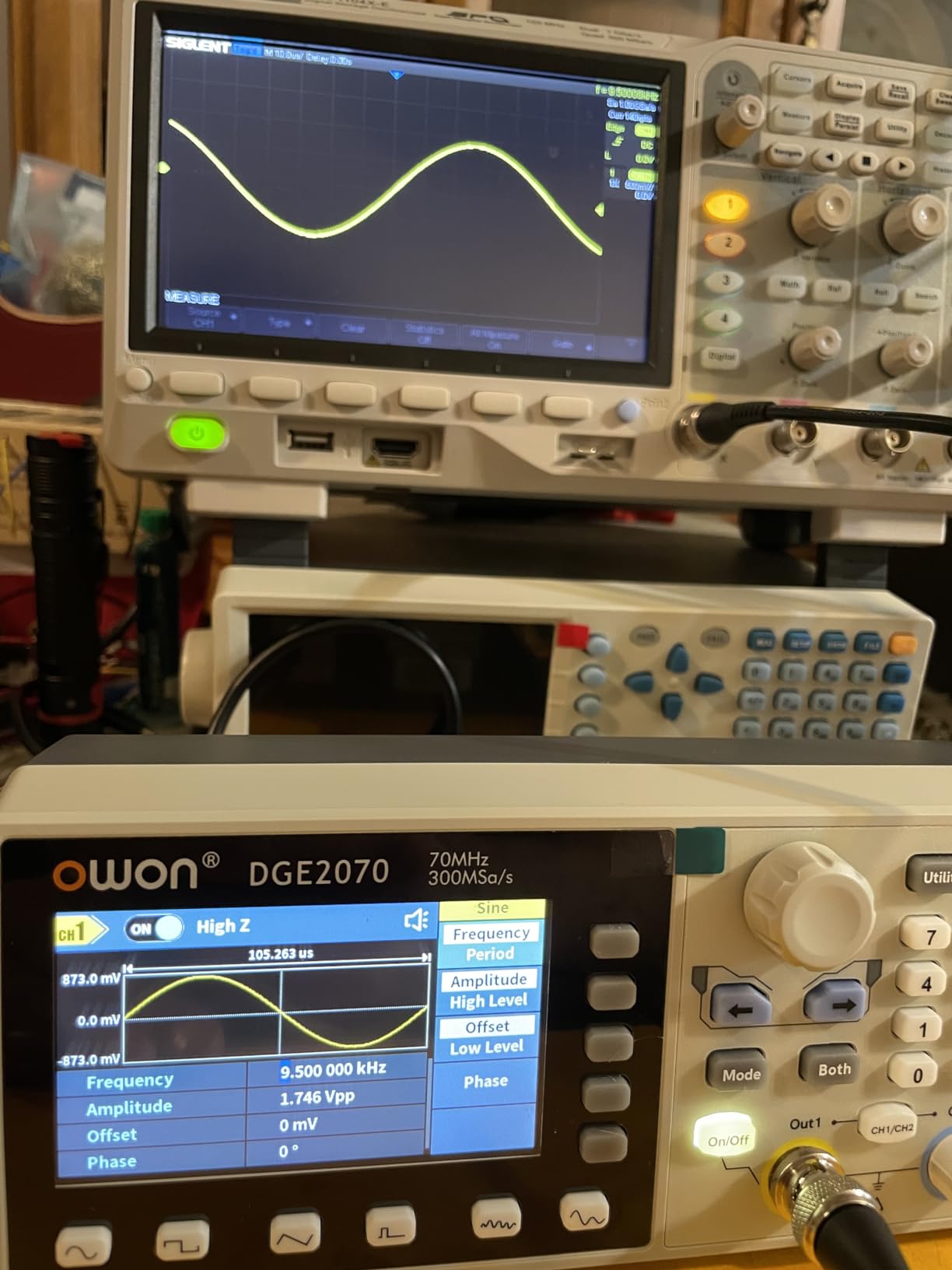 Dual-Channel Arbitrary Waveform Function Generator, 70MHz, 300MSa/s, 14-Bit customer photo 2