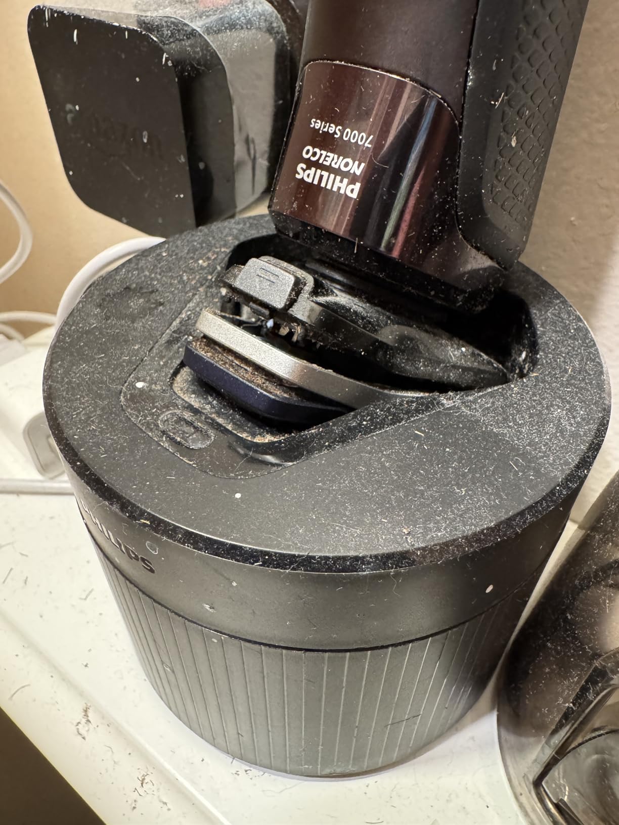 Philips Norelco 7600 Electric Shaver, Black | 45 SteelPrecision Blades, SenseIQ Technology, Nano SkinGlide coating, 360 Flexible Heads, Quick Clean Pod, S7886/84 customer photo 2
