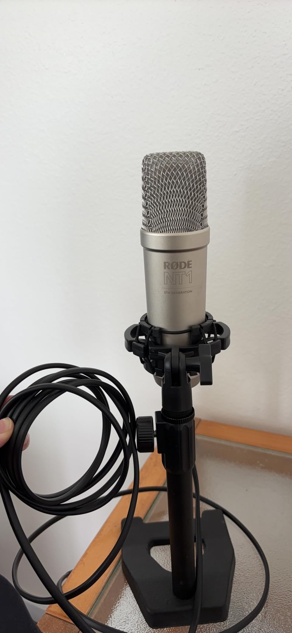 RØDE NT1 5th Gen Studio Condenser Microphone, XLR + USB-C, Silver | XLR and USB Outputs, Shock Mount and Pop Filter Included, Music Production, Vocal Recording, Podcasting, Black customer photo 1