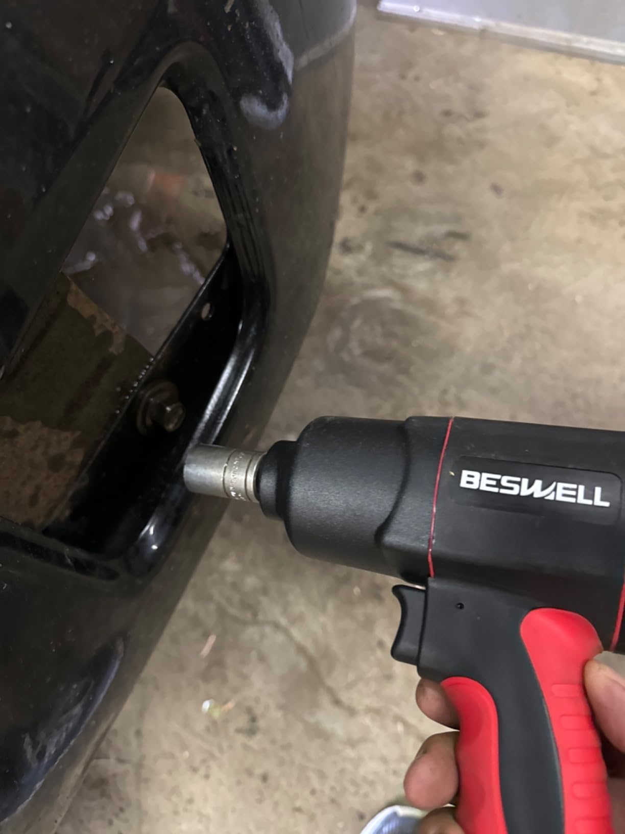 BESWELL® BW-112BN 1/2-Inch Air Impact Wrench with 1180 Ft-Lbs Max Torque customer photo 2
