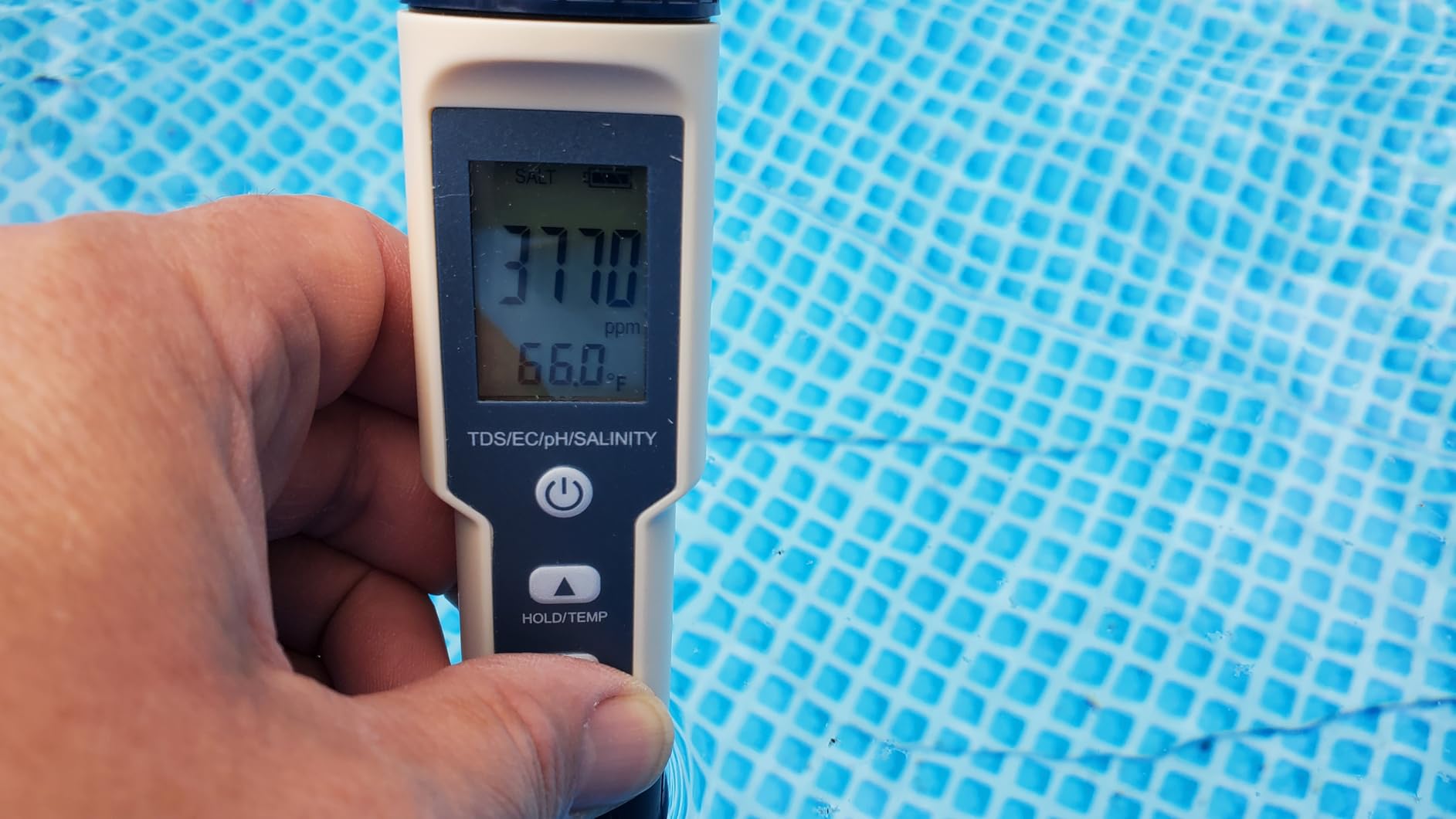 Pool Salt Tester & PH Meter, Hofun Digital Salinity Meter and PH Tester for Aquarium and Pool Saltwater Water, 5 in 1 Salinity PH Temp EC and TDS Meter, Aquarium Swimming Pool Hot Tub, Multiparameter customer photo 2