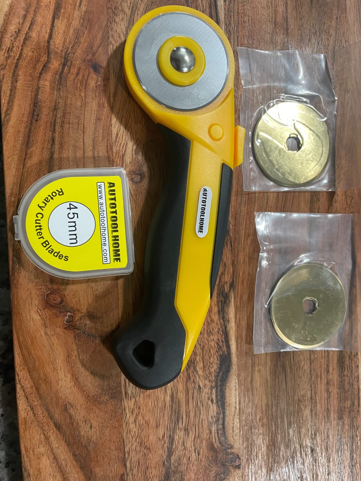 45mm Rotary Cutter for Fabric with 9 Replacement Rotary Blades customer photo 2