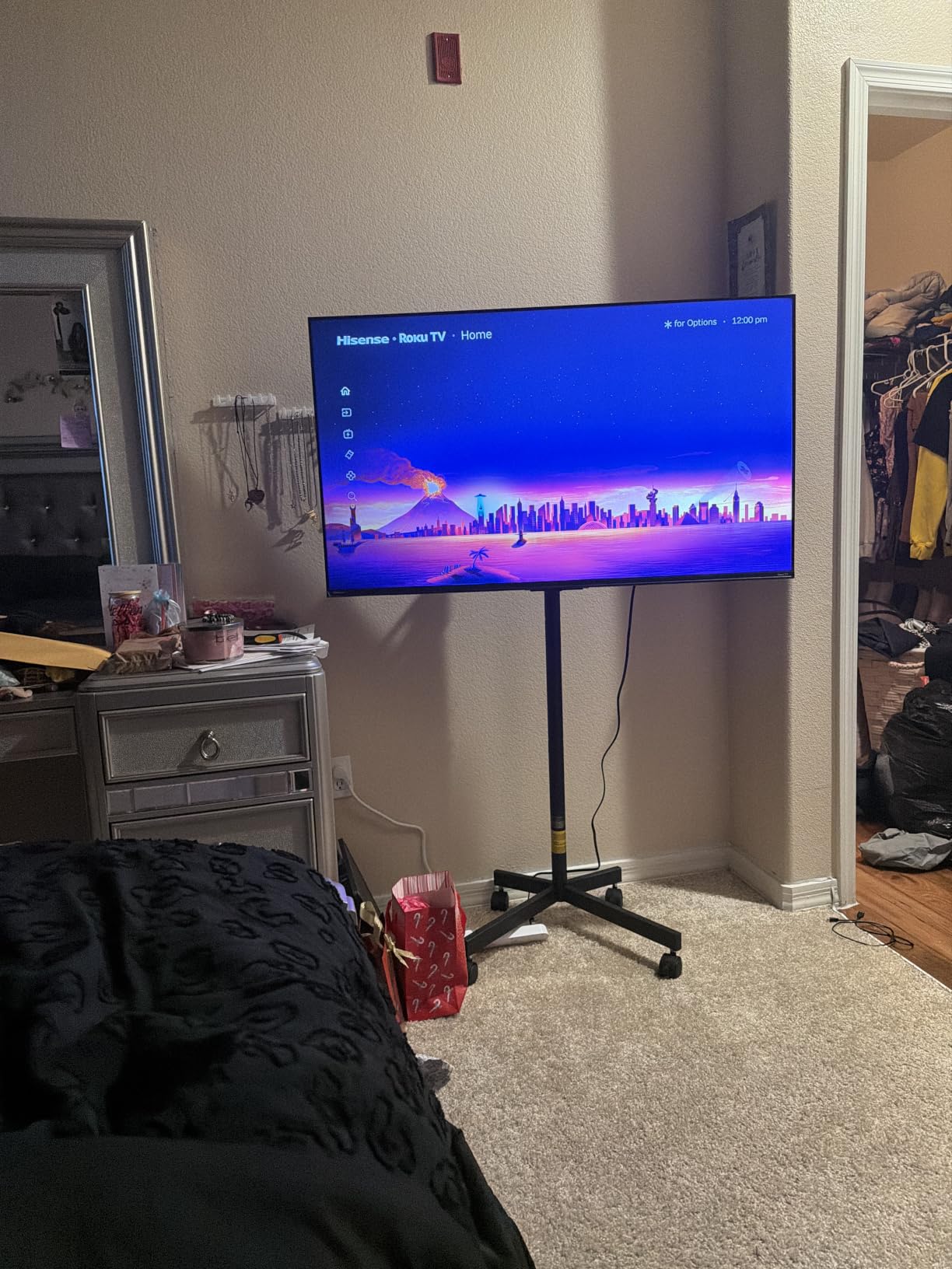 PERLESMITH Rolling TV Stand on Wheels for 23-65 Inch TVs, Tilt Mobile TV Cart Holds up to 99 lbs with Adjustable Height Shelf, Outdoor TV Stand for Bedroom Max VESA 400x400mm PSTVMC04 customer photo 1