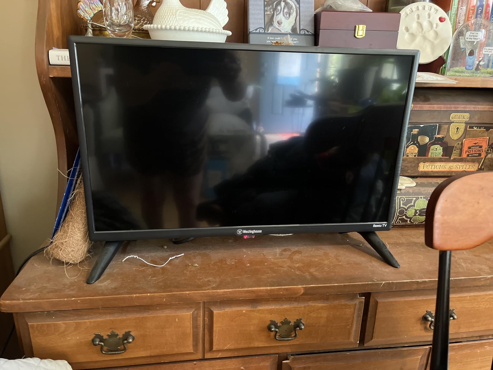 Westinghouse Roku TV - 24 Inch Smart TV, HD Television with Wi-Fi Connectivity and Mobile App, Flat Screen, Bluetooth, Compatible with Apple AirPlay, Alexa and Google Assistant customer photo 2