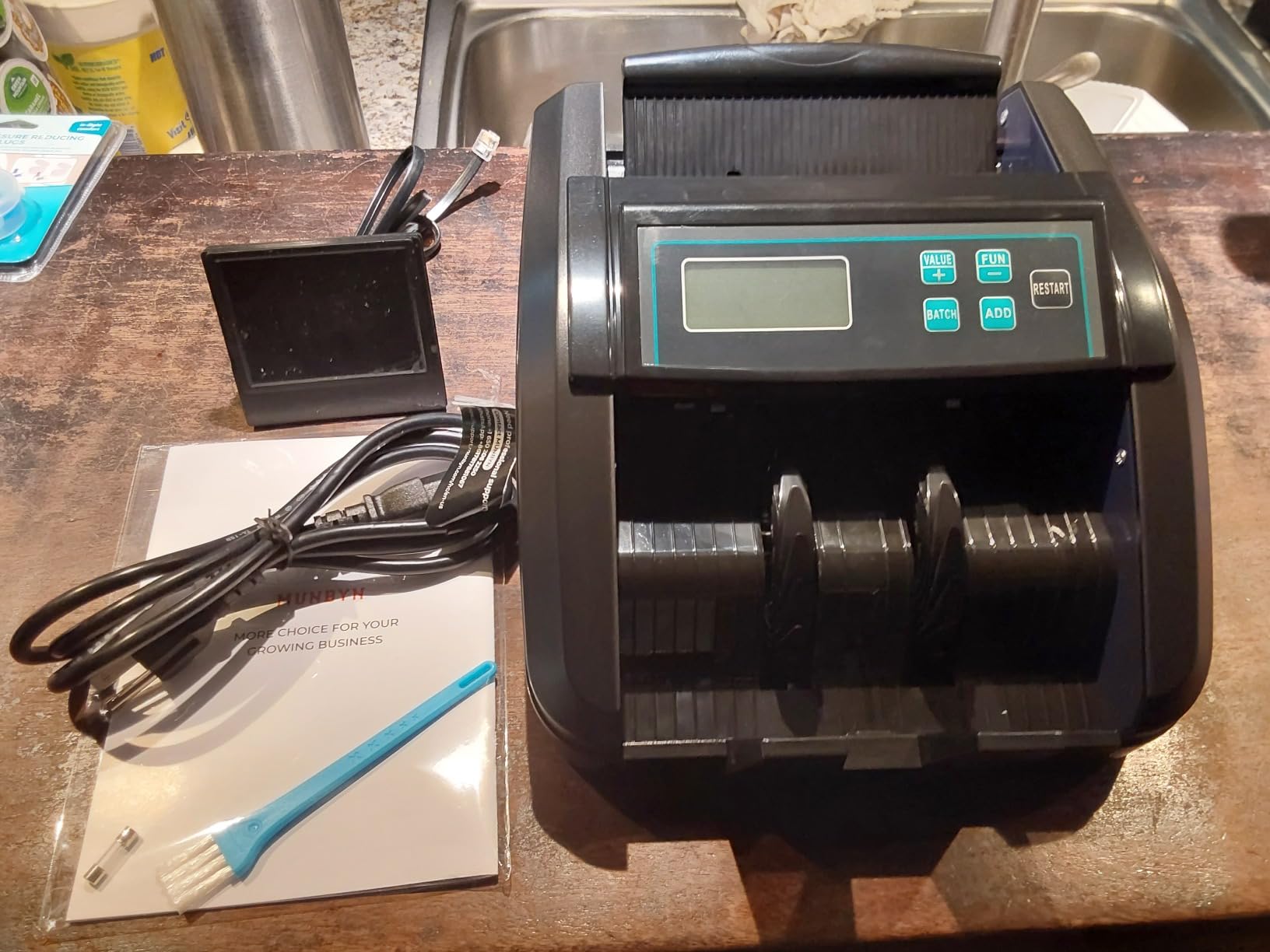 MUNBYN IMC51 Money Counter Machine, Count Value Bill Counter Cash Counter customer photo 2