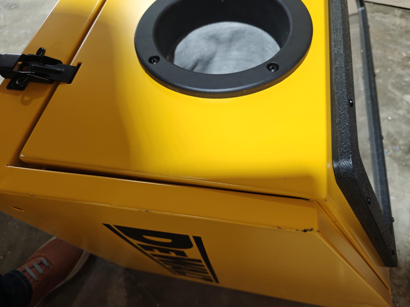 DEWALT Abrasive Blast Cabinet, Standalone or Benchtop (DXCM009-0370) customer photo 2