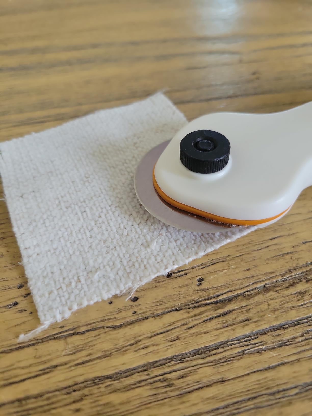 Fiskars 45mm Stick Rotary Cutter for Fabric, Arts and Crafts & Sewing customer photo 2