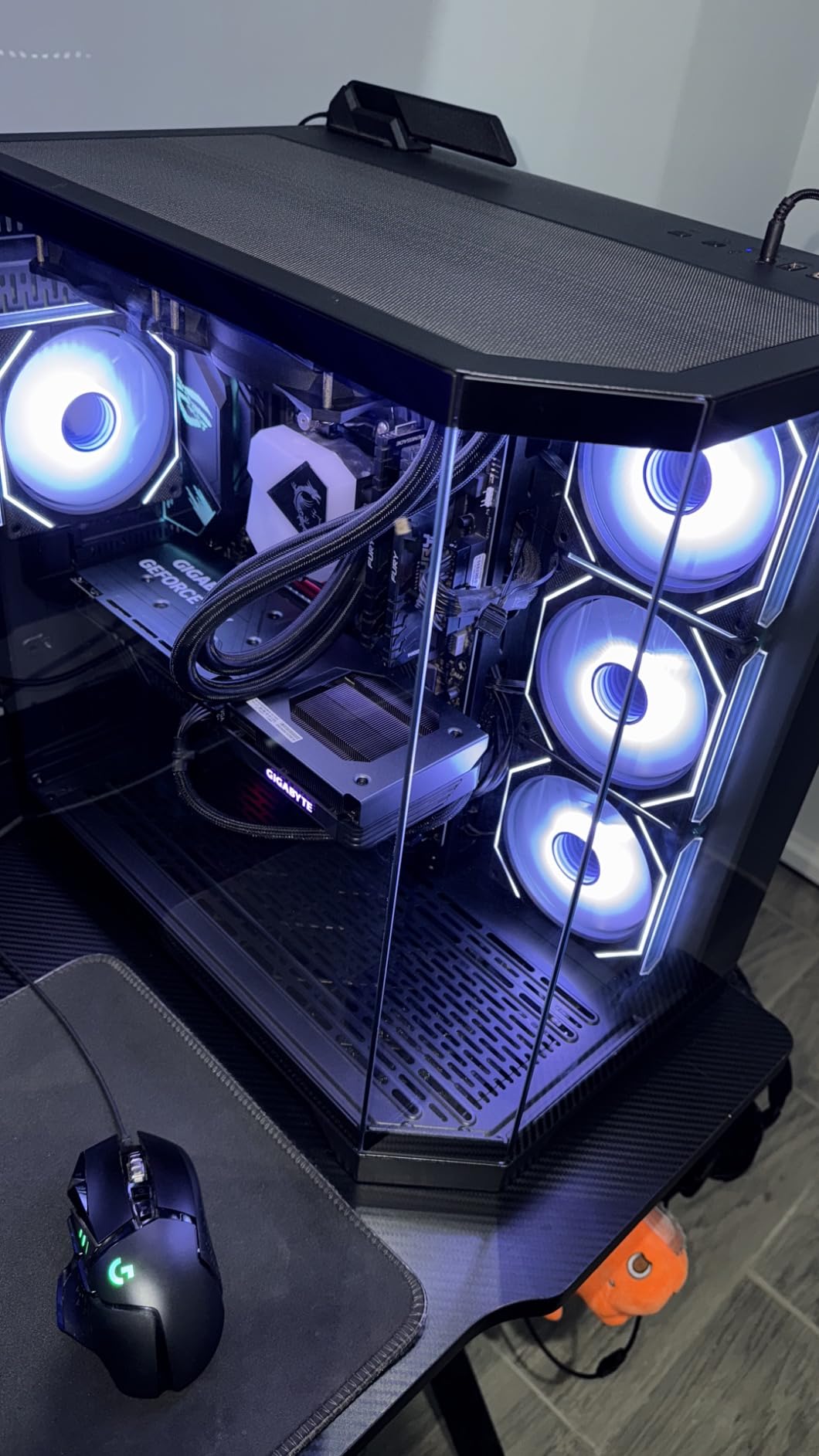 Gigabyte GeForce RTX 4060 Gaming OC 8G Graphics Card, 3X WINDFORCE Fans, 8GB 128-bit GDDR6, GV-N4060GAMING OC-8GD Video Card customer photo 1
