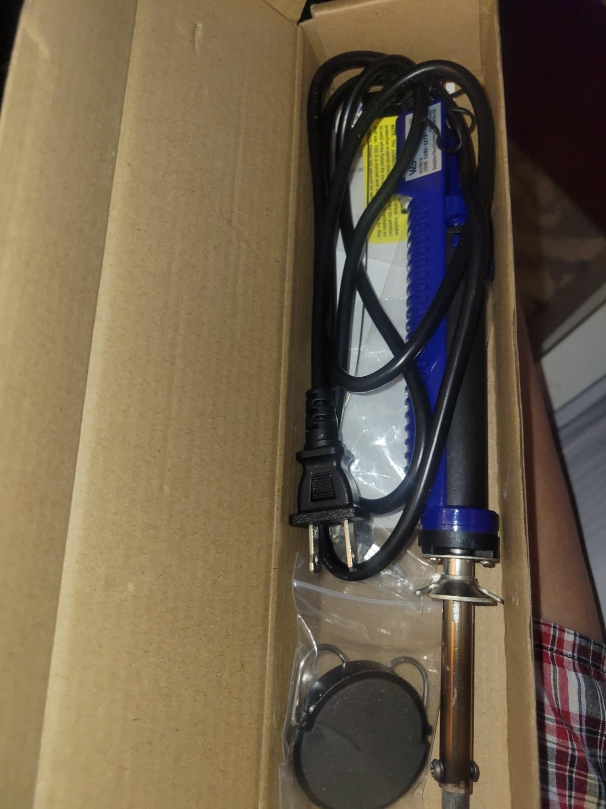 WEP 929D-V 2 IN 1 Desoldering Iron Electric Solder Sucker with 5 Nozzles 0.8/1.0/1.2/1.5mm Soldering Tool Kit with Built-in Desoldering Pump, Iron Stand, Sponge, Cleaning Pin Solder Remover customer photo 2