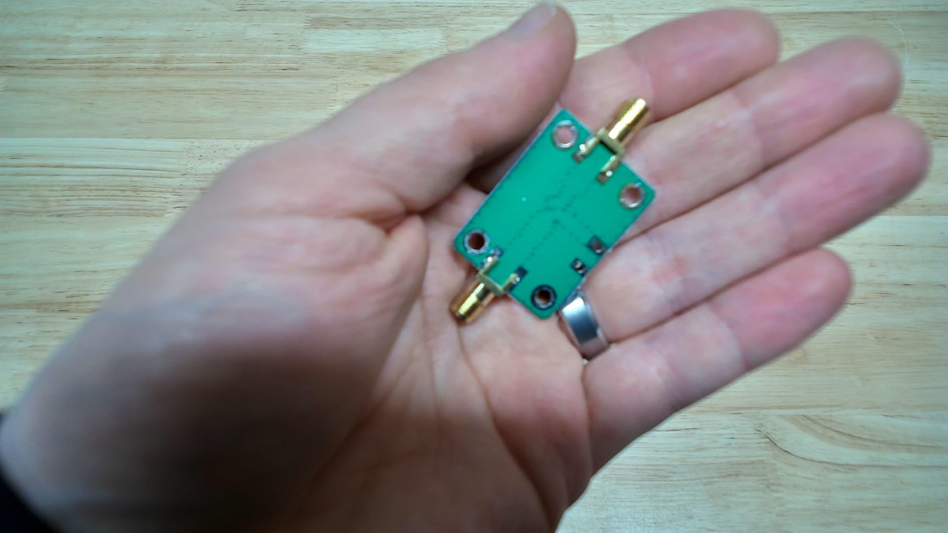 Low Noise RF Amplifier 0.1-2000MHz 32dB Gain, LNA Broadband Amplifier 9-12V 27mA for CB Radio, Shortwave, FM, SDR, Ham Radio, Low Noise Figure 13dBm 50 Ohm customer photo 1