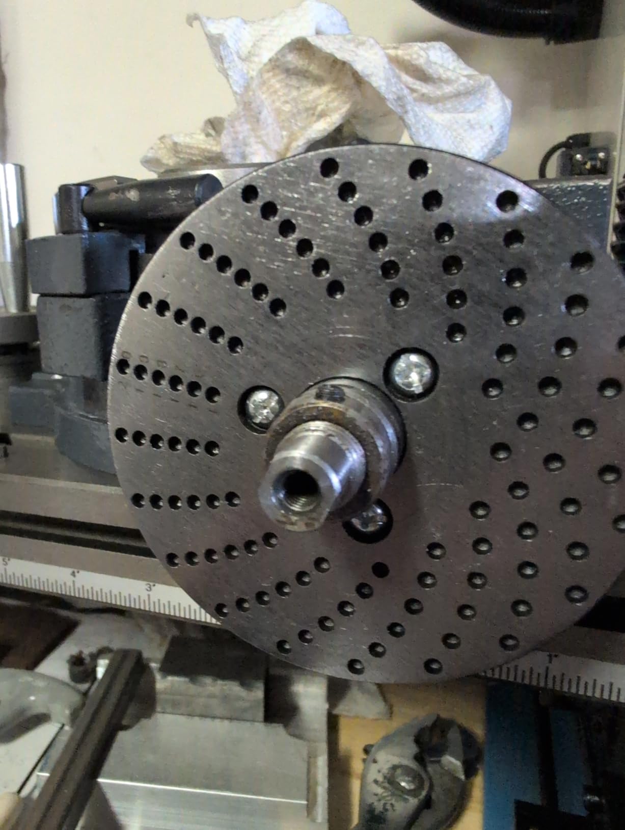 VEVOR 3-Jaw Lathe Chuck, 8'', Self-Centering Lathe Chuck, 0.16-8 in/4-200 mm Clamping Range with T-key Fixing Screws Hexagon Wrench, for Lathe 3D Printer Machining Center Milling Drilling Machine customer photo 1