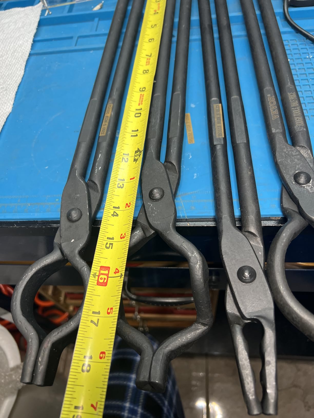 VEVOR Blacksmith Tongs, 4 PCS: V-Bit Bolt, Wolf Jaw, Z V-Bit & Gripping - A3 Carbon Steel, 18' for Blacksmiths & Bladesmiths customer photo 1