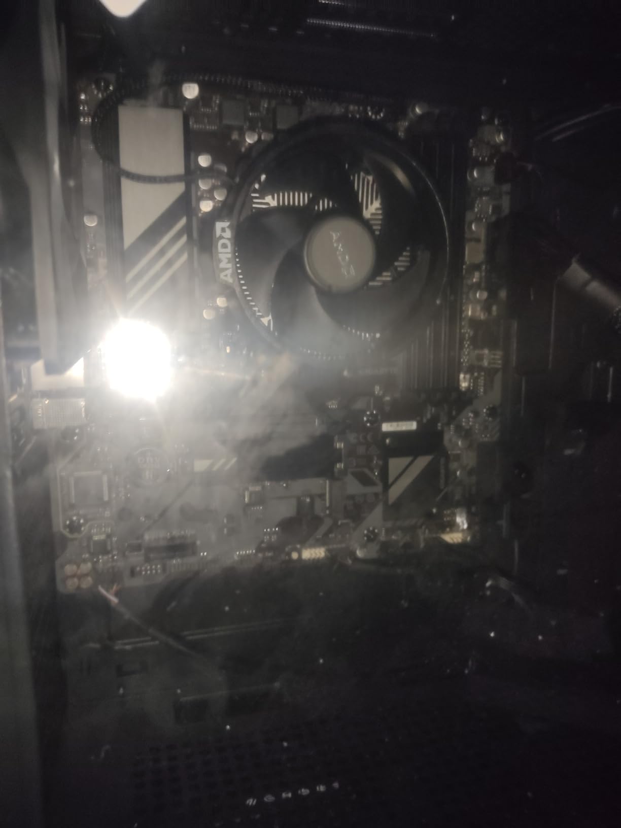 GIGABYTE B650M D3HP AMD AM5 mATX Motherboard, Support Ryzen 9000/8000/7000 Series, DDR5, 5+2+2 Power Phase, 2X M.2, PCIe 4.0, USB-C 3.2 Gen 1, 2.5 GbE, EZ-Latch, Q-Flash, RGB Fusion customer photo 1