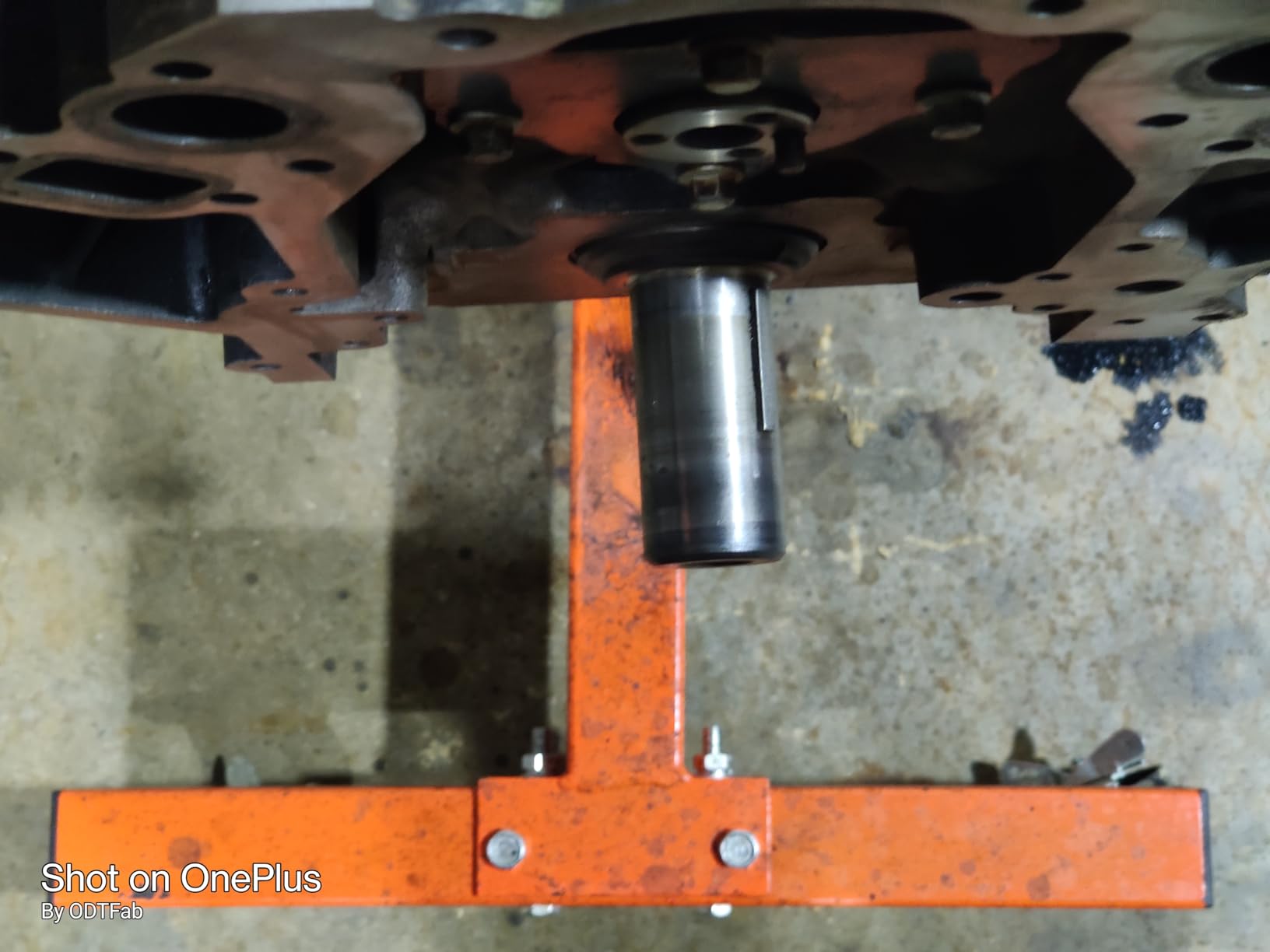 VEVOR Engine Stand 1500 LBS Capacity 360° Rotating Head with 5 Casters customer photo 2