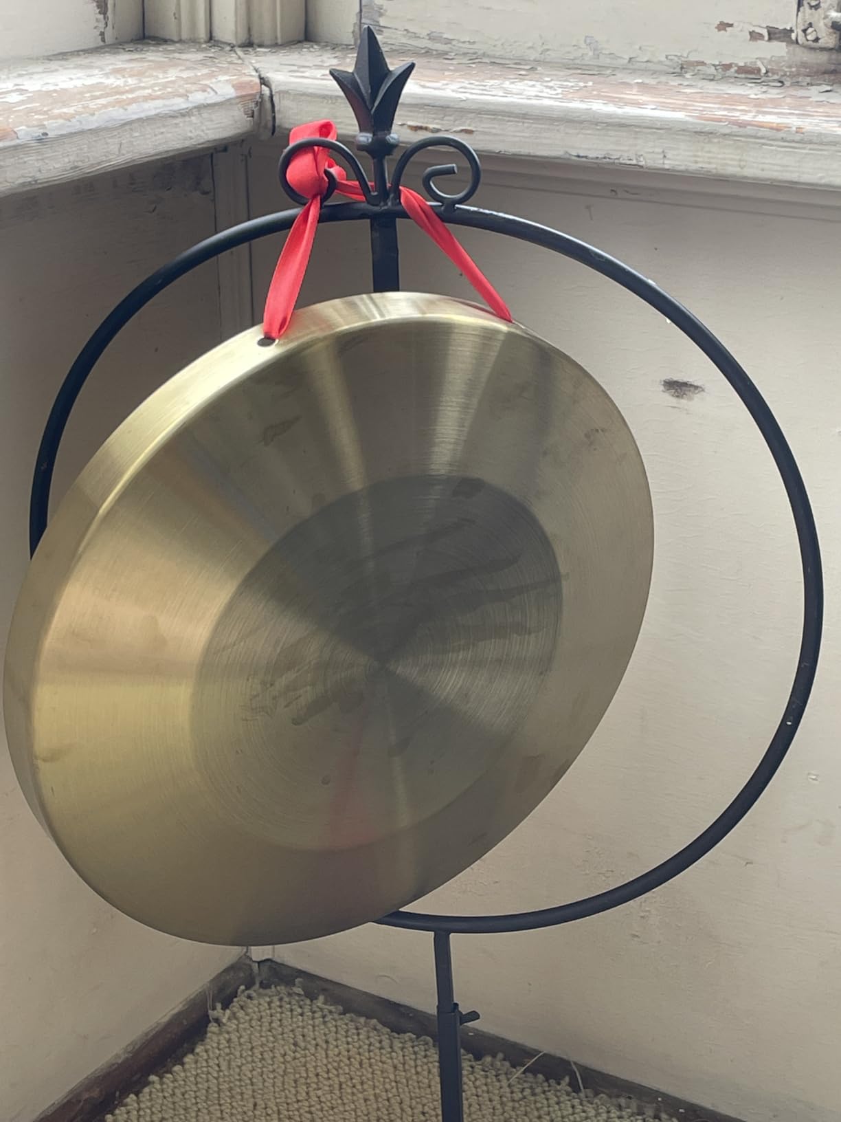 ZEAYEA 12.6 inch Gong Instrument, Chinese Traditional Percussion Instrument Copper Gong with Beater and Red Hanging Ribbon for Celebration, Party, Festivals customer photo 2