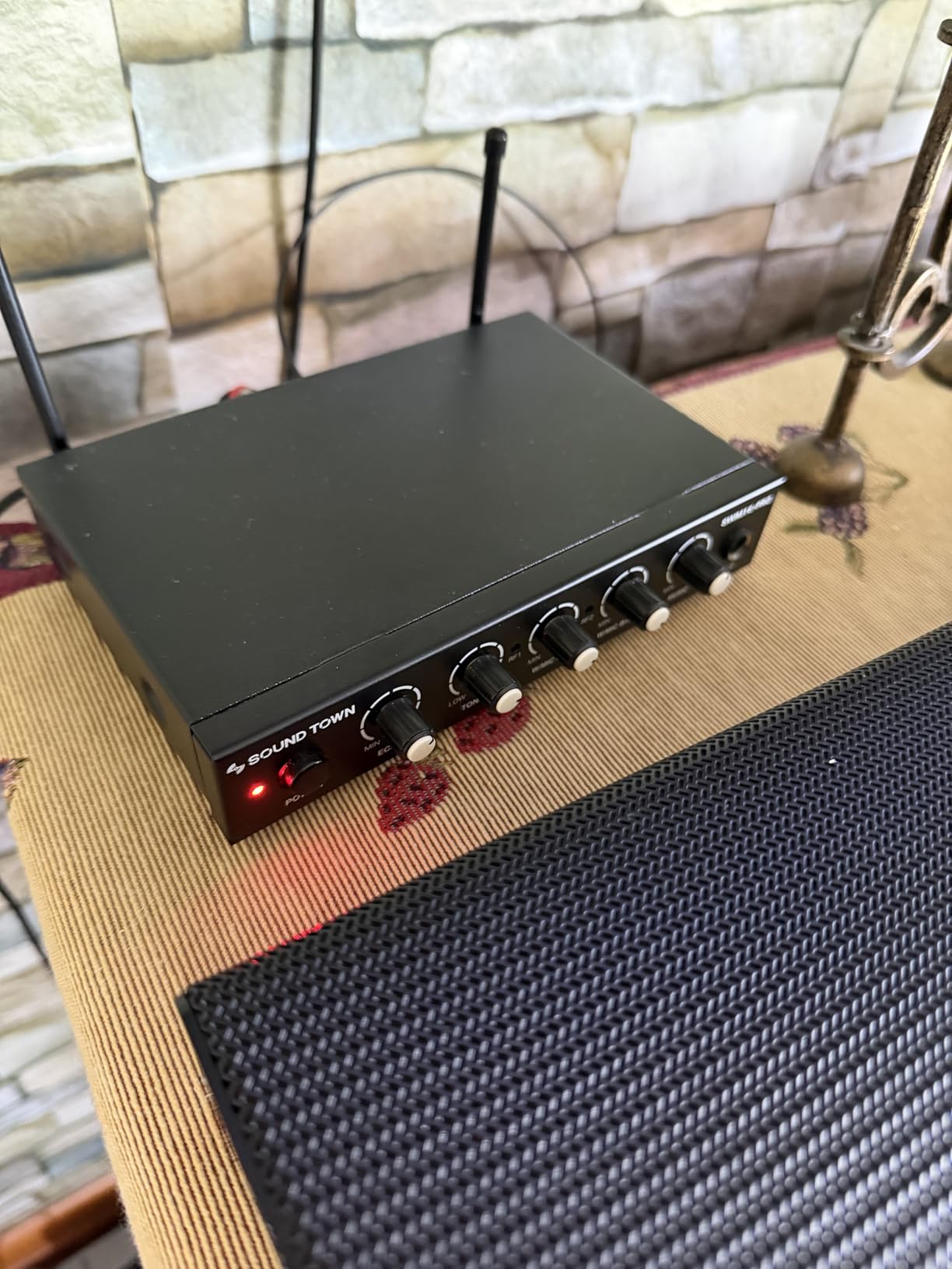 Sound Town 200 Channels Wireless Microphone Karaoke Mixer System, with 4 Metal Handheld Microphones, Optical (Toslink), AUX, for Smart TV, Home Theater, Sound Bar (SWM16-4MEGA) customer photo 2