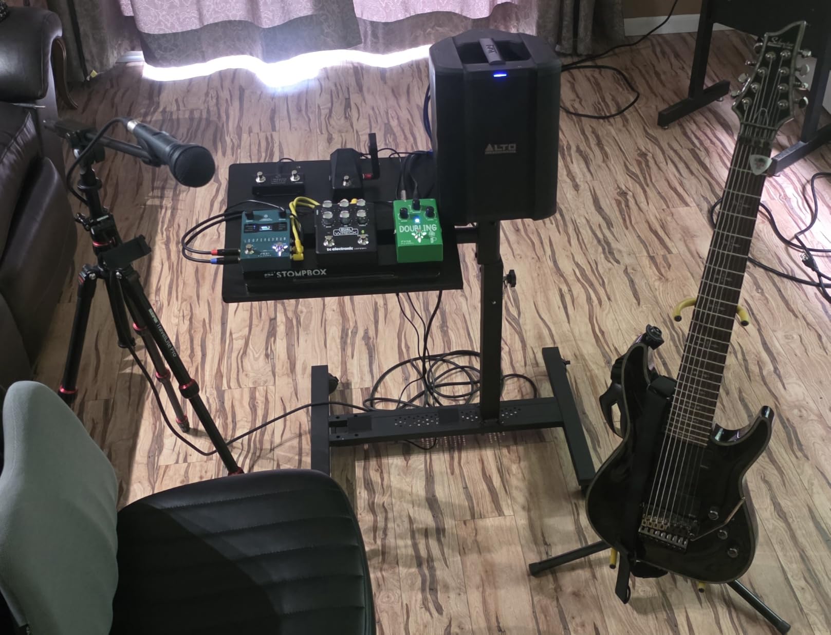 ALTO BUSKER 200W Portable PA Speaker System | Rechargeable Battery, Bluetooth, 3-Channel Mixer, Alesis FX, App Control, and USB Charging customer photo 1