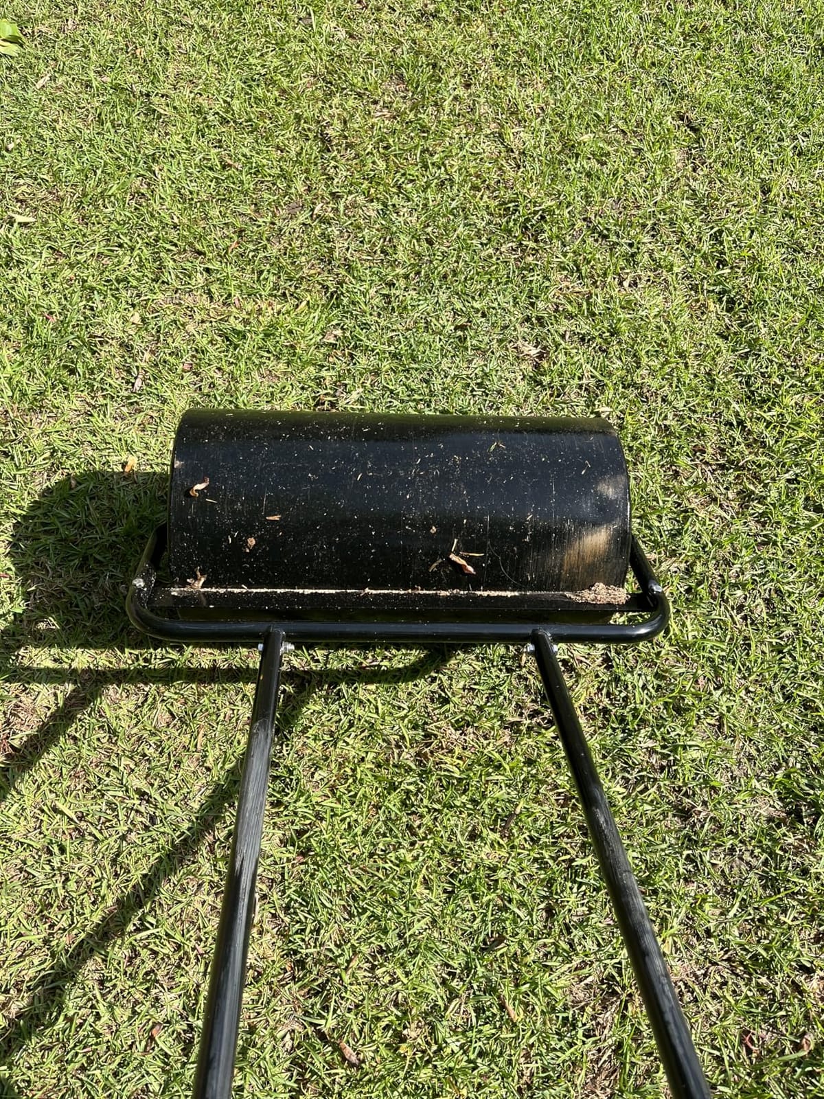 VEVOR Lawn Roller 13 Gallon Large Capacity Sand/Water Filled, Heavy Duty Steel Material, with Easy-Turn Plug and U-Shaped Ergonomic Handle for Convenient Push and Pull, for Garden, Farm, Park, Black customer photo 2