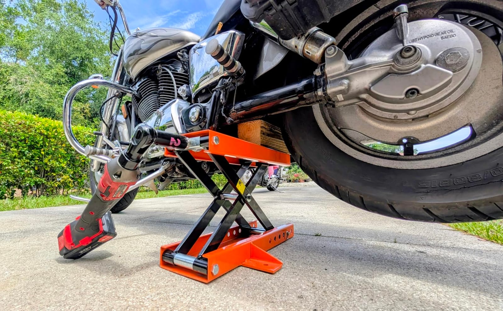 VEVOR Hydraulic Motorcycle Lift Table, 350 lbs Capacity Motorcycle Scissor Jack Lift with Wide Deck, J-Hooks, 4 Wheels, Hydraulic Foot-Operated Jack Stand for ATV Dirt Bikes customer photo 2
