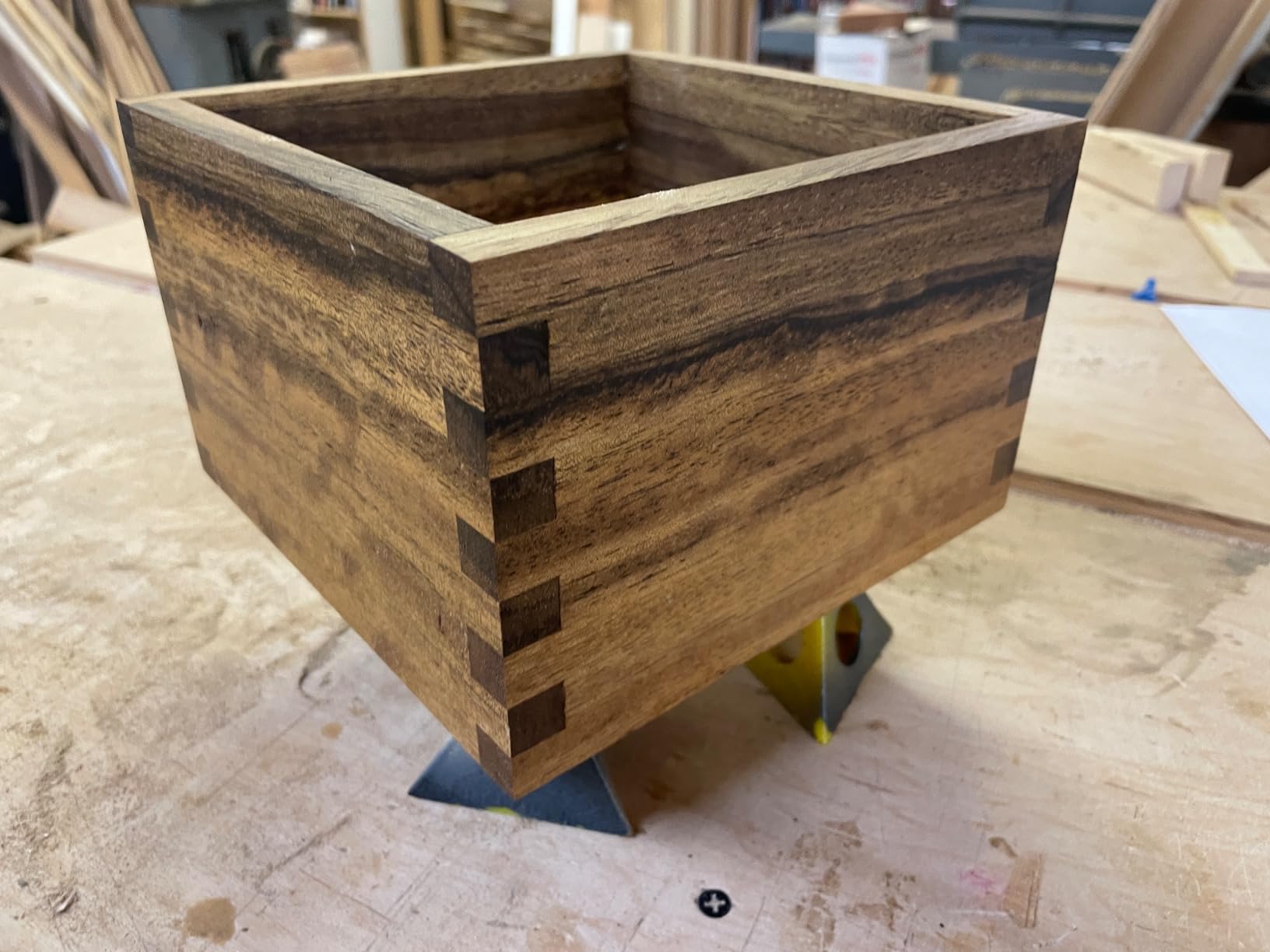 POWERTEC Adjustable Box Joints Jig for Table Saws and Router Tables, Table Saw Accessories for Wooden Box Making and Other Woodworking Projects (71759) customer photo 1