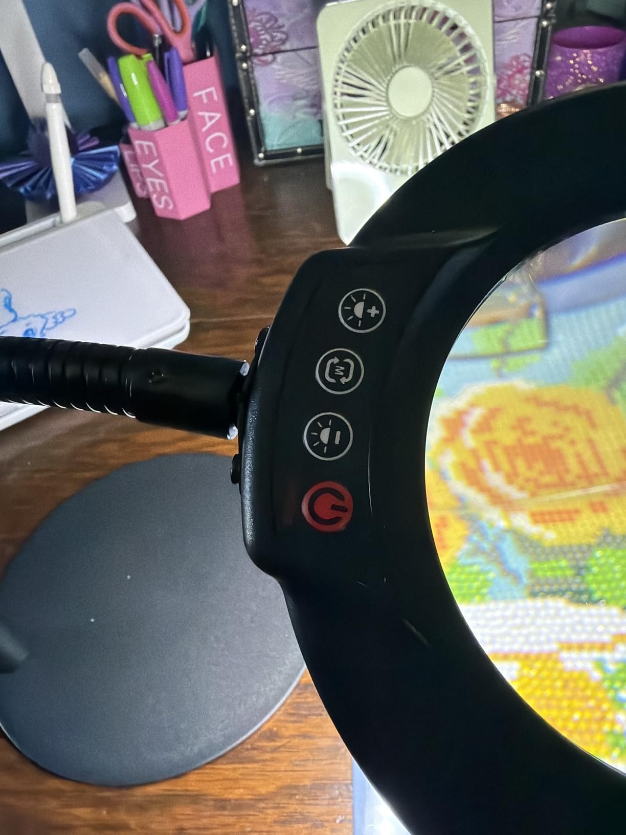 10X Magnifying Glass with Light and Stand, 5 Color Modes Stepless Dimmable LED Lighted Desk Lamp, Hands Free Magnifier with Flexible Goose-Neck for Craft Hobby Painting Sewing Close Work customer photo 1