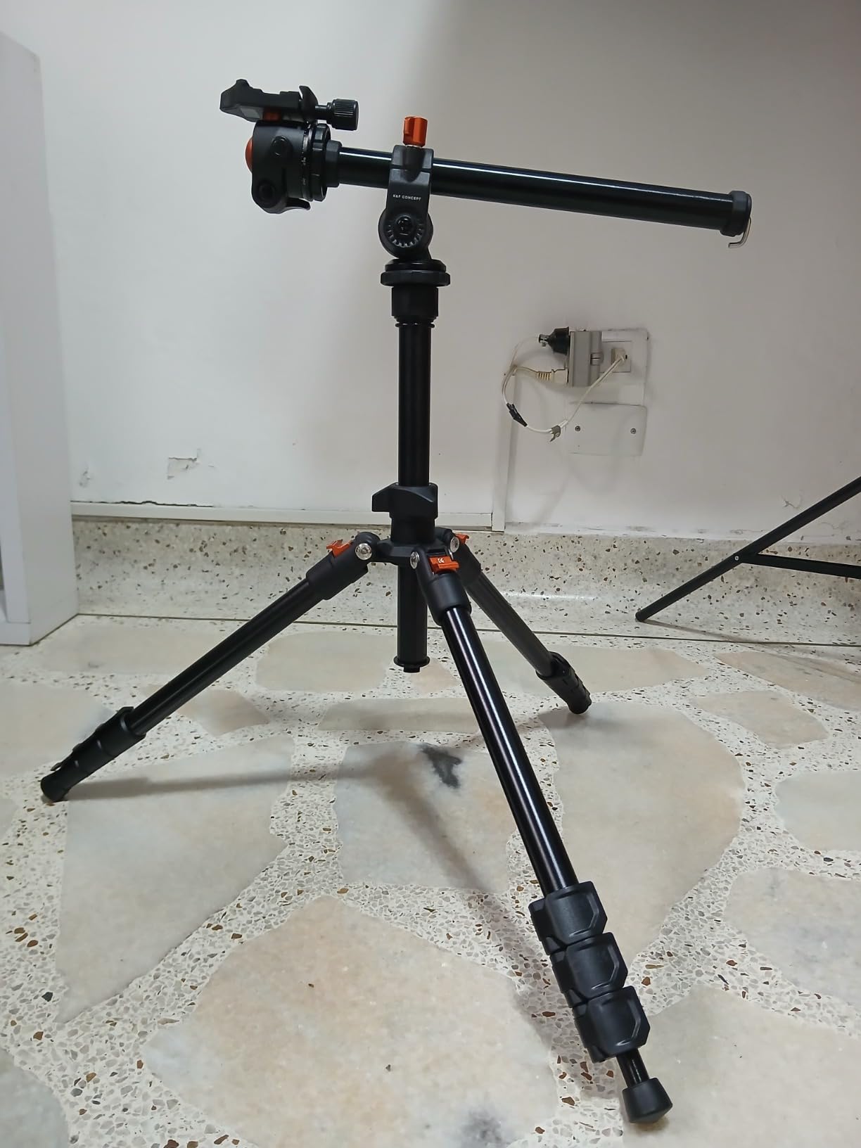 K&F Concept 76 in Overhead Camera Tripod | Rotatable Multi-Angle Center Column, Lightweight, 360 Degree Ball Head, Load Capacity 8kg/17.6lbs customer photo 1