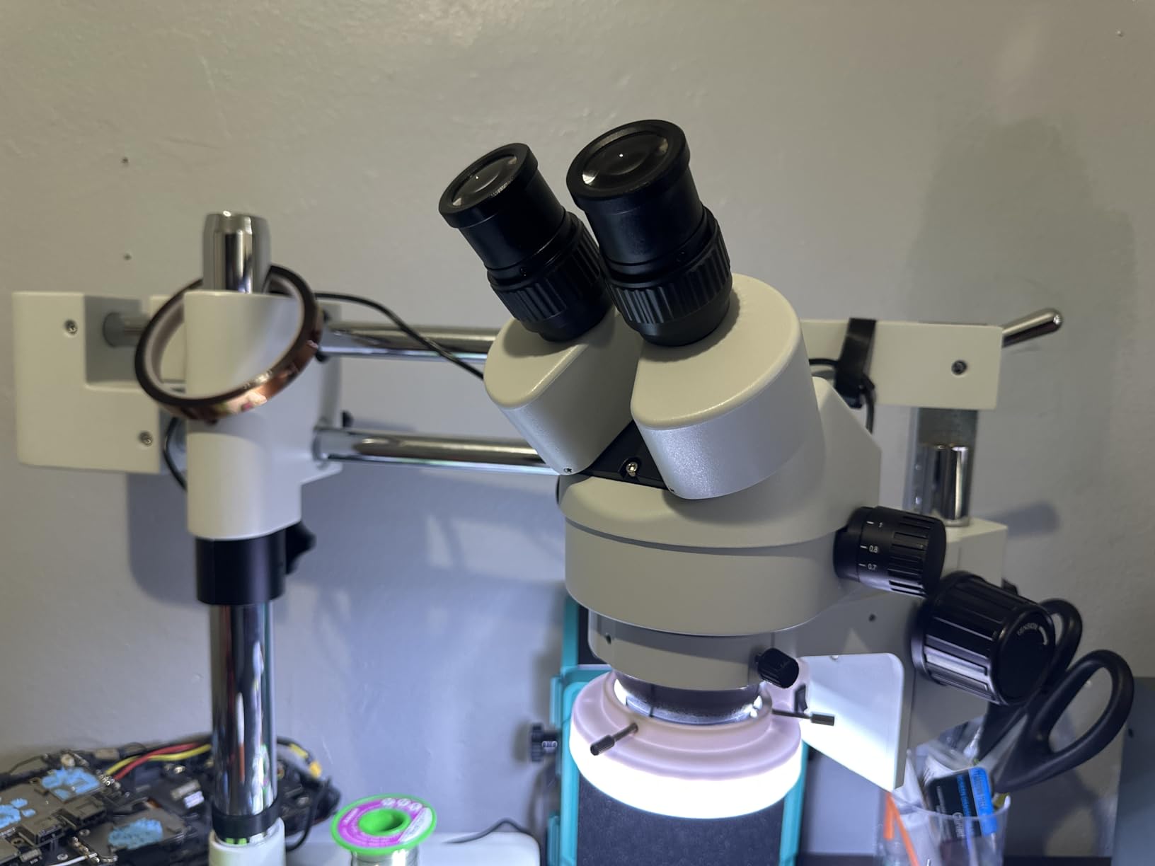Professional Trinocular Stereo Zoom Microscope, 3.5X-90X Magnification,WF10X Eyepieces, 0.7X-4.5X Zoom,0.5X & 2.0X Auxiliary Lens, Double-Arm Boom Stand, 56S LED Ring Light,Two adapters customer photo 1