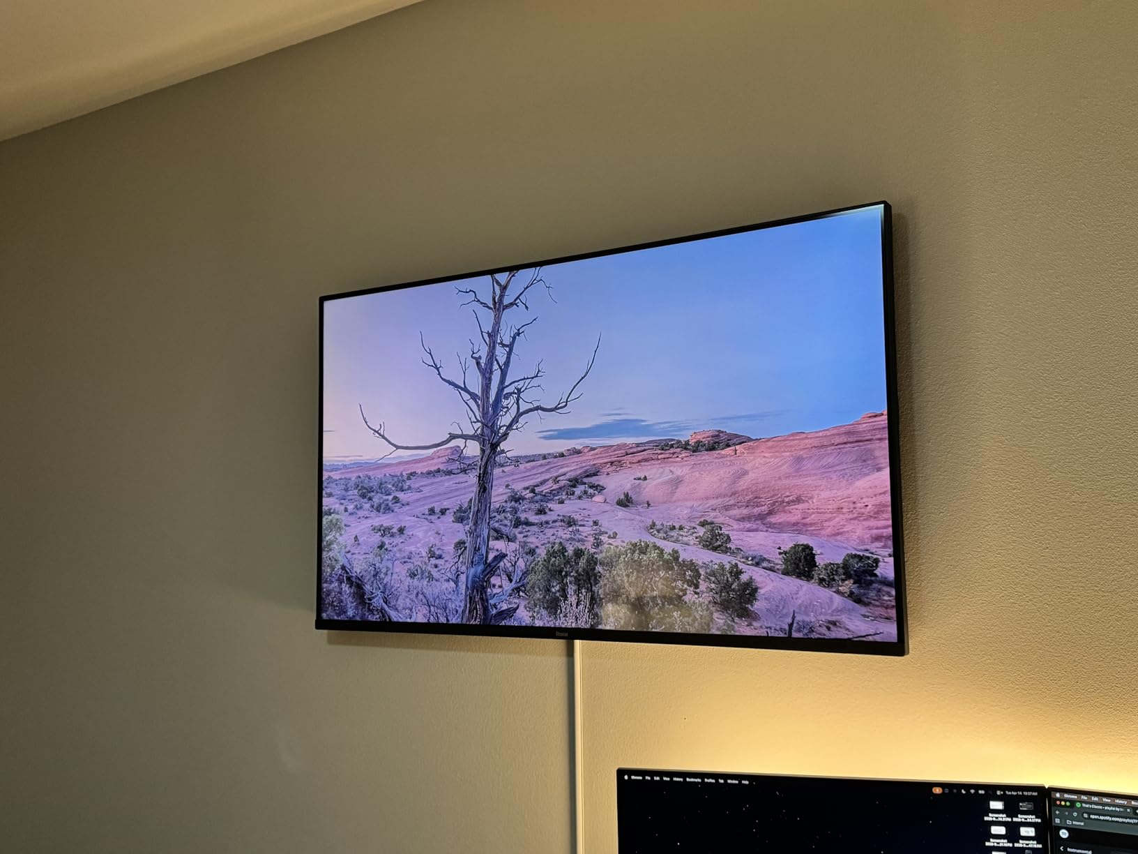 Roku Smart TV - 55-Inch Pro Series 4K QLED RokuTV with Backlit Roku Voice Remote Pro, Dolby Vision IQ, 120Hz Refresh Rate - Live Local News, Sports, Gaming customer photo 2