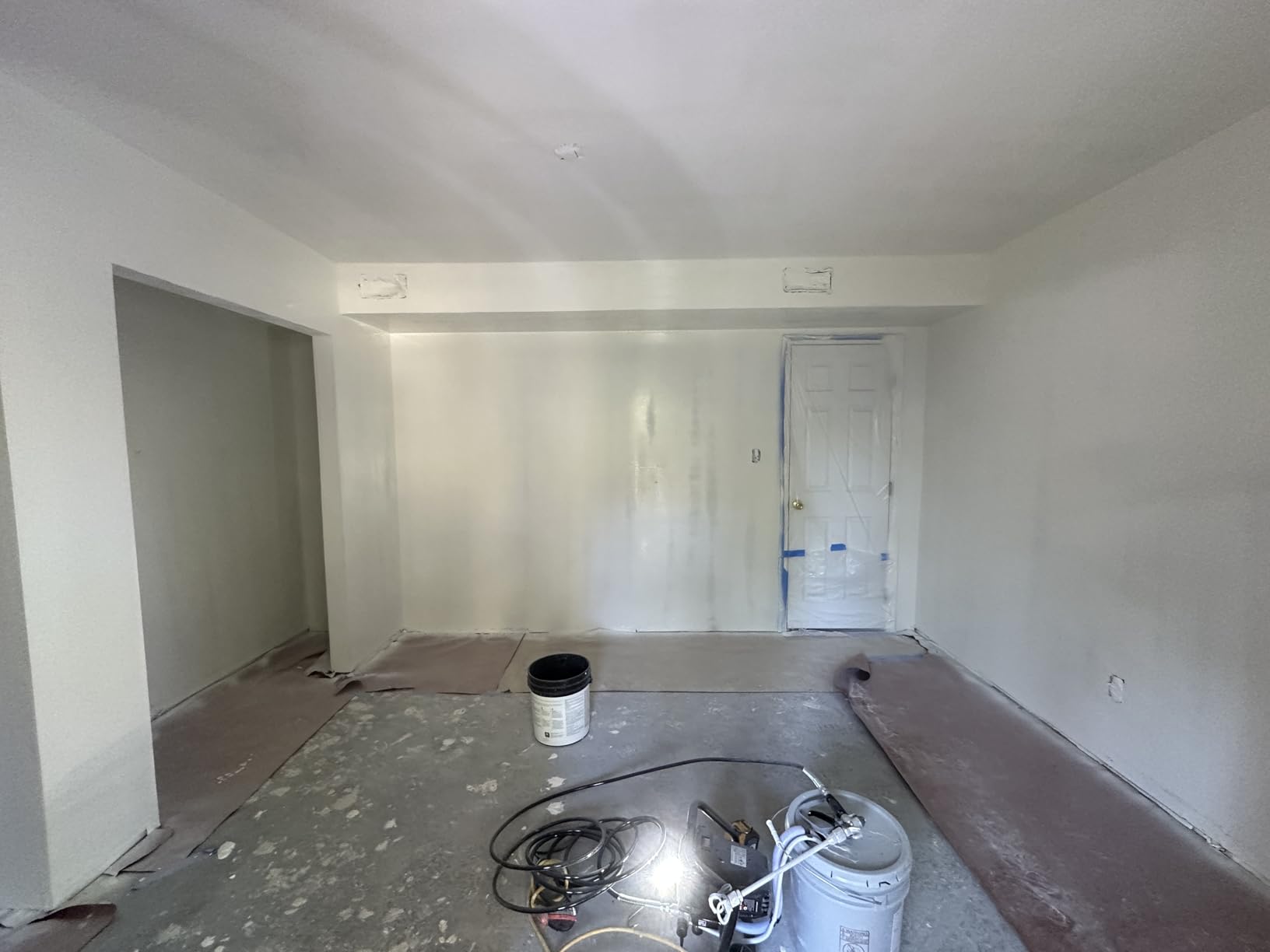 VEVOR 750W Stand Airless Paint Sprayer, 3000PSI High Efficiency Electric Airless Sprayer, Fine and Even Painting Effect, Handheld Paint Sprayers for Home Interior and Exterior Furniture and Fences customer photo 1