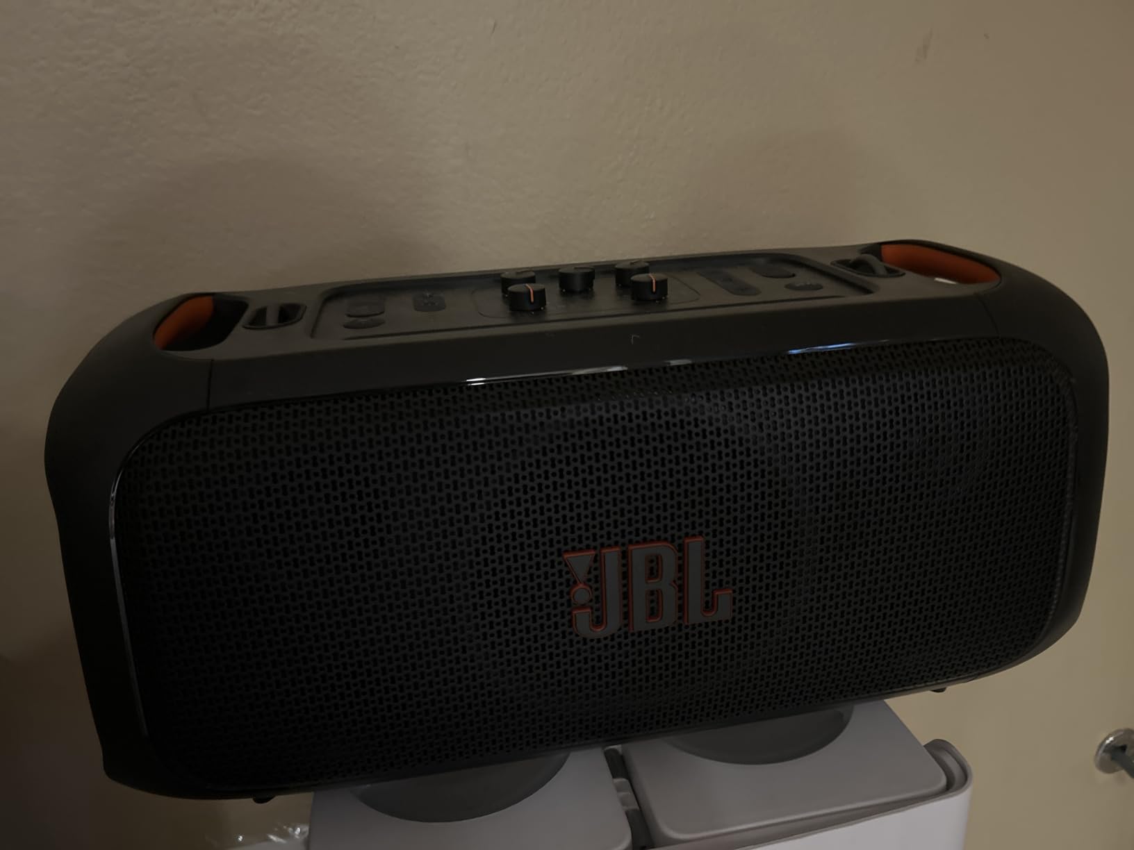 JBL PartyBox On-the-Go Essential - Portable Party Speaker - Black | Amazing JBL Pro Sound, Synched light show, JBL wireless microphone included, IPX4 splashproof protection customer photo 1